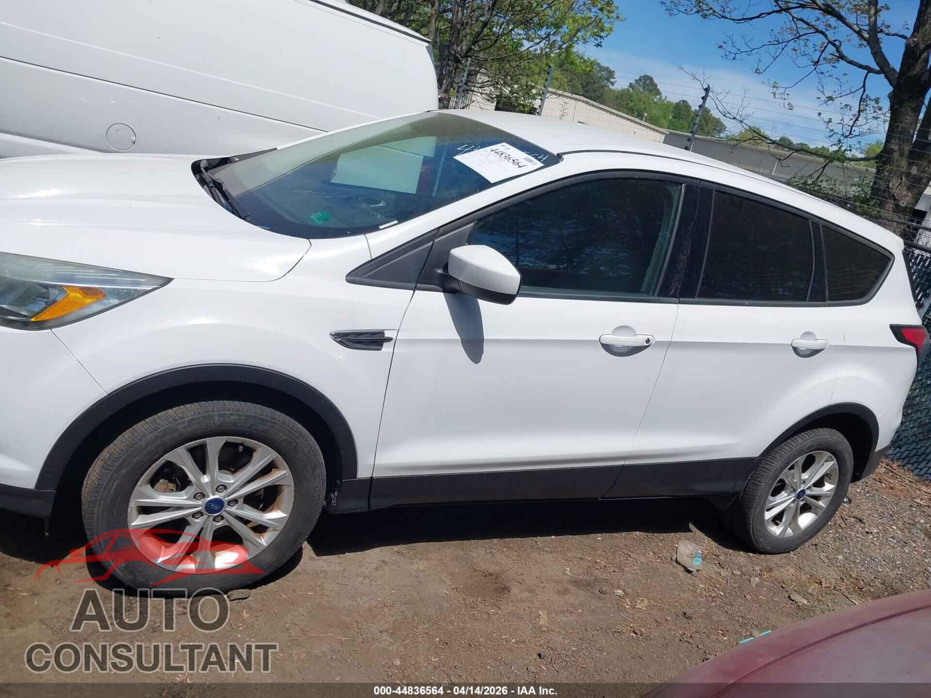 FORD ESCAPE 2017 - 1FMCU9GD6HUB68143