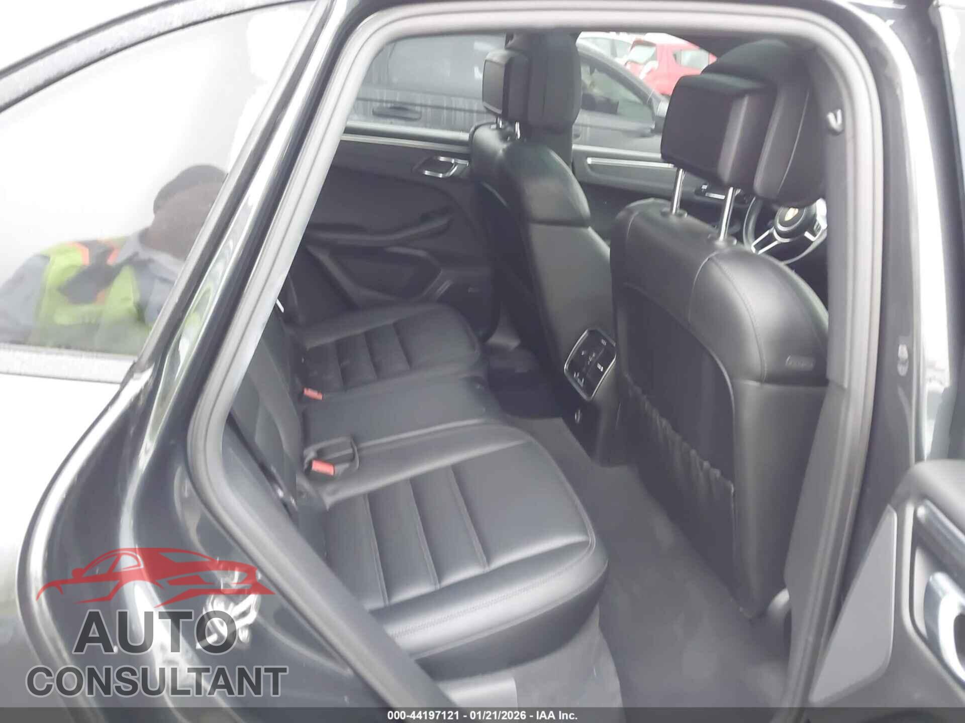 PORSCHE MACAN 2017 - WP1AG2A59HLB55516