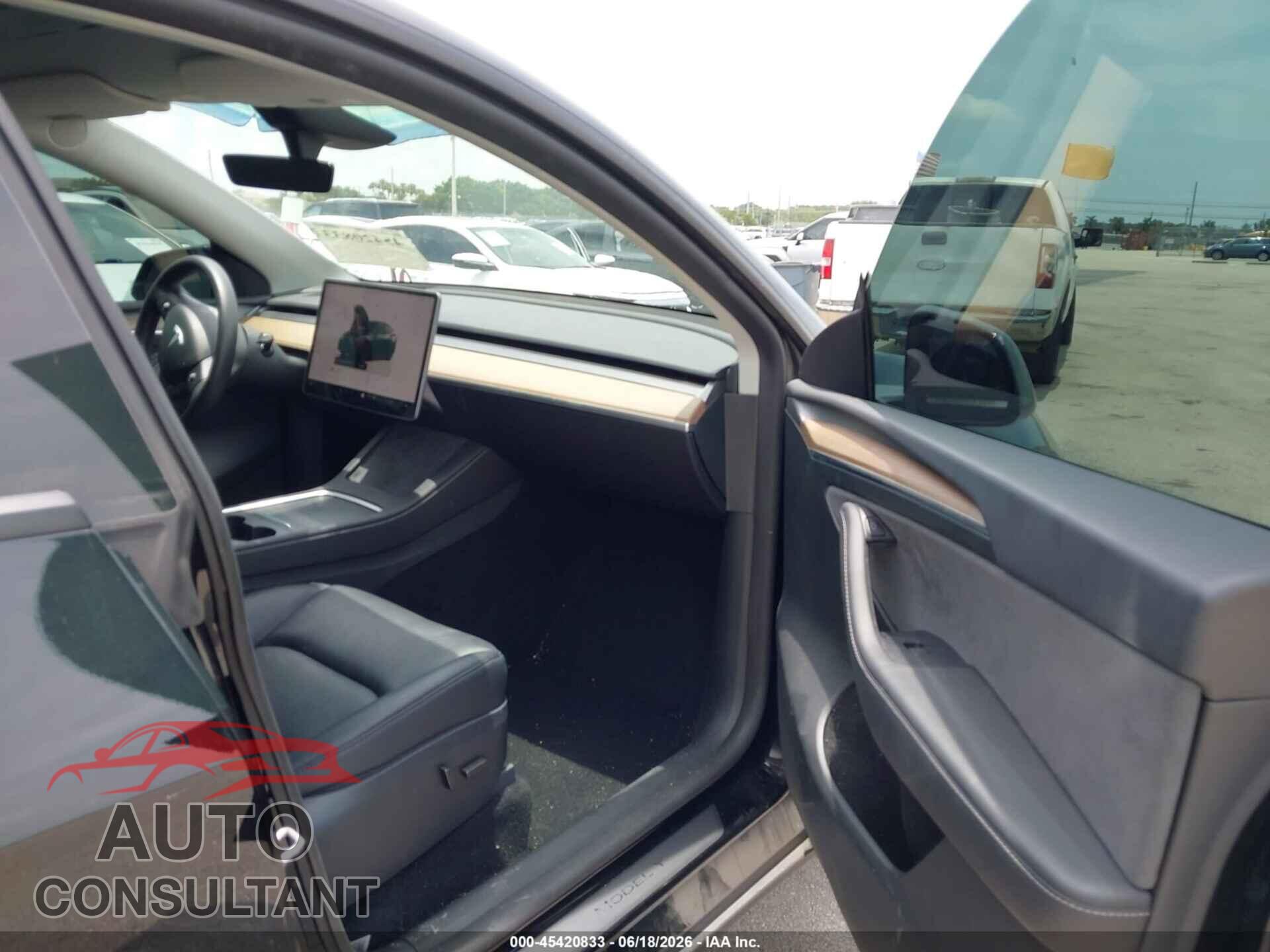 TESLA MODEL Y 2024 - 7SAYGDED7RF035203
