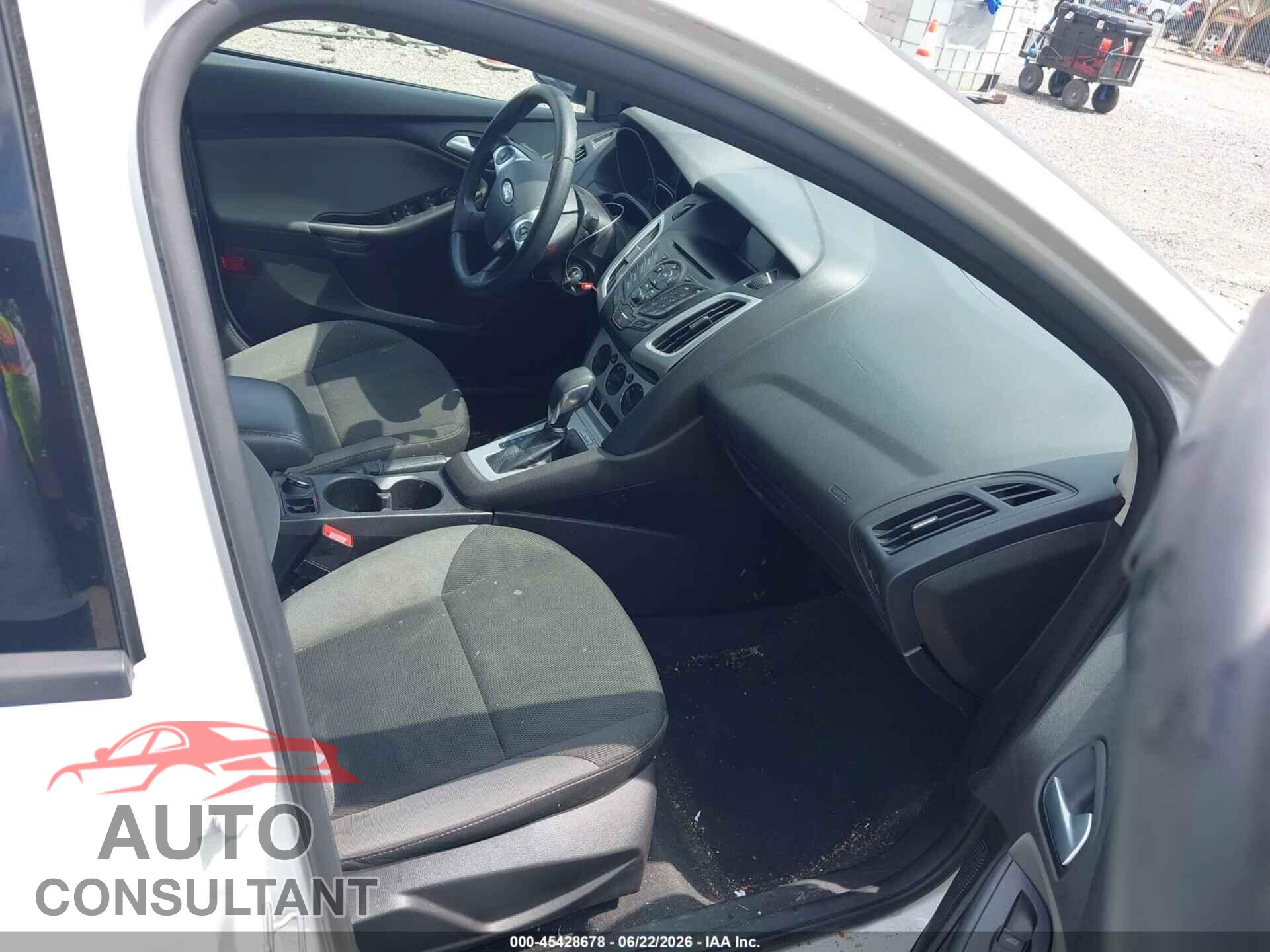 FORD FOCUS 2014 - 1FADP3F23EL228755