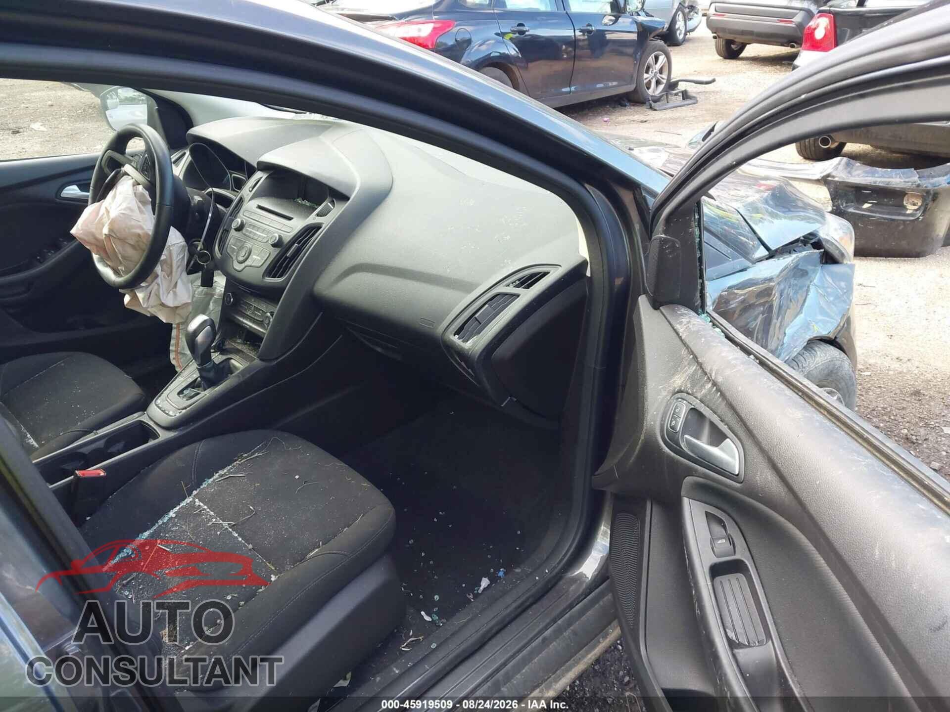 FORD FOCUS 2015 - 1FADP3F29FL352062