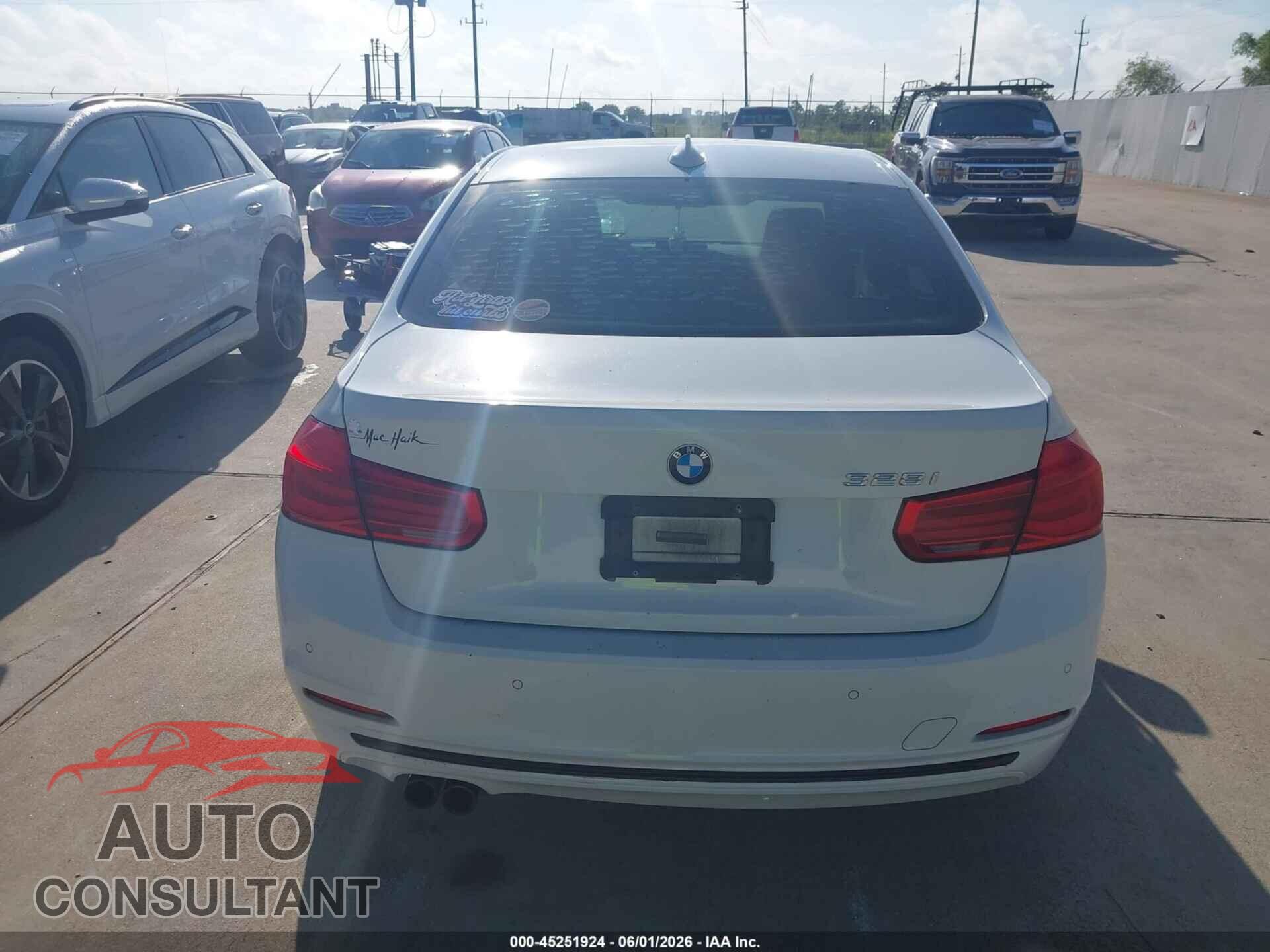 BMW 328I 2016 - WBA8E9G59GNU29092
