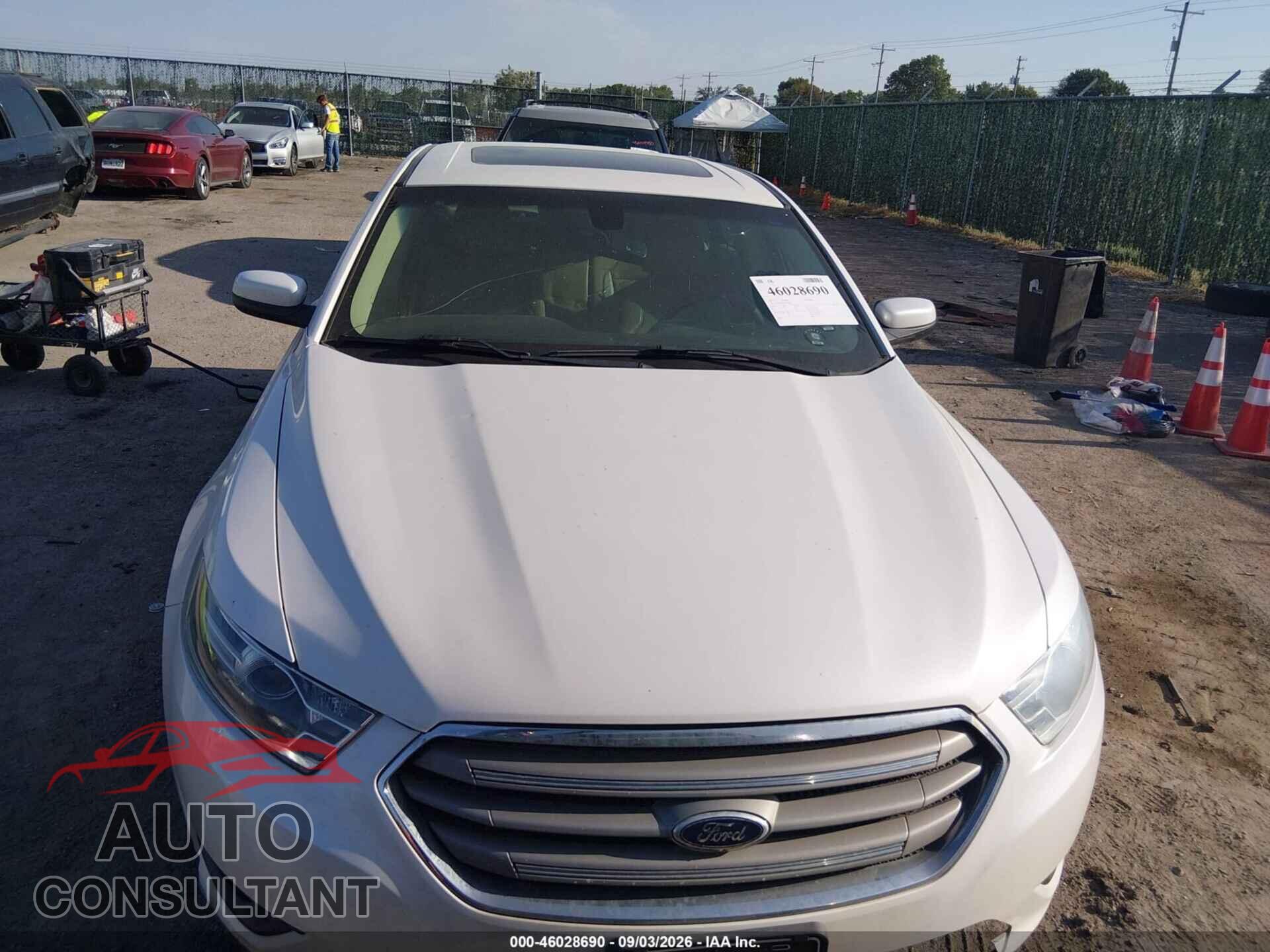 FORD TAURUS 2015 - 1FAHP2E89FG209056