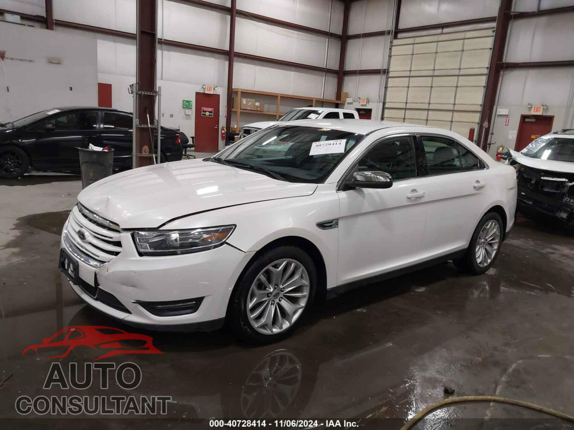 FORD TAURUS 2018 - 1FAHP2F84JG109499