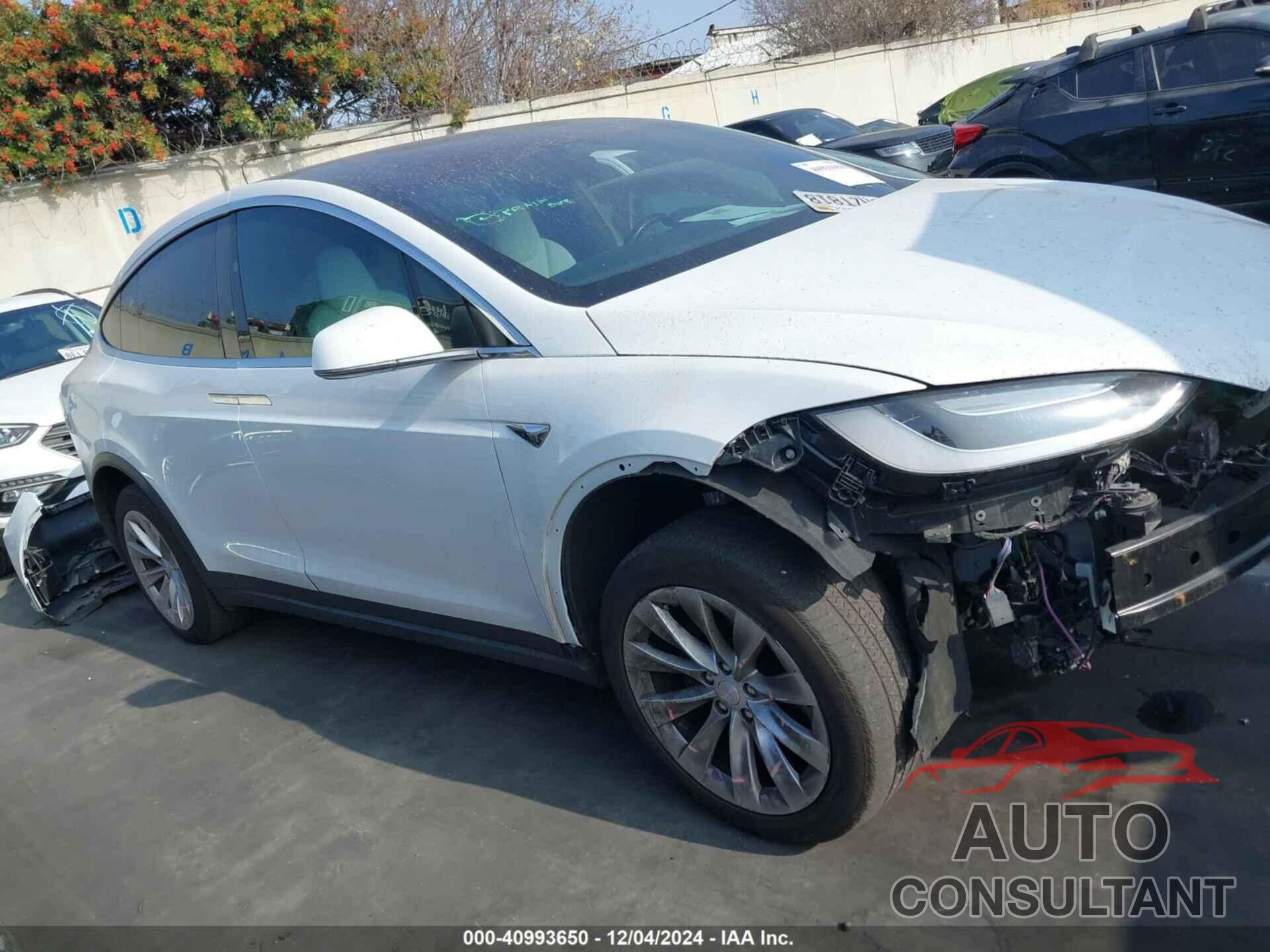 TESLA MODEL X 2018 - 5YJXCAE21JF143418