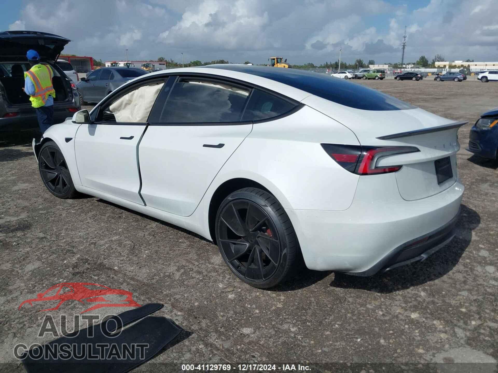 TESLA MODEL 3 2024 - 5YJ3E1ET7RF801529