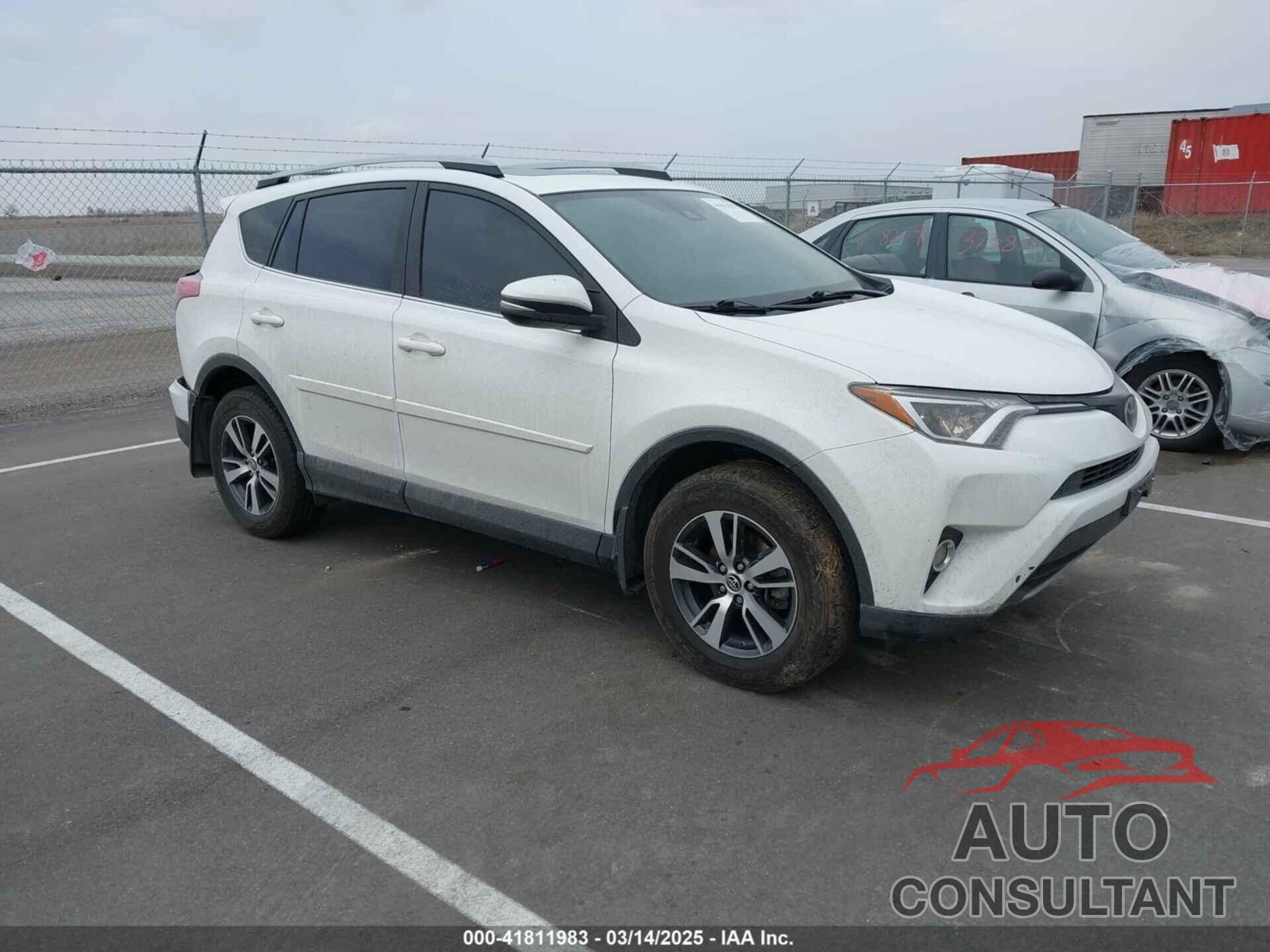 TOYOTA RAV4 2017 - JTMRFREV3HJ144789