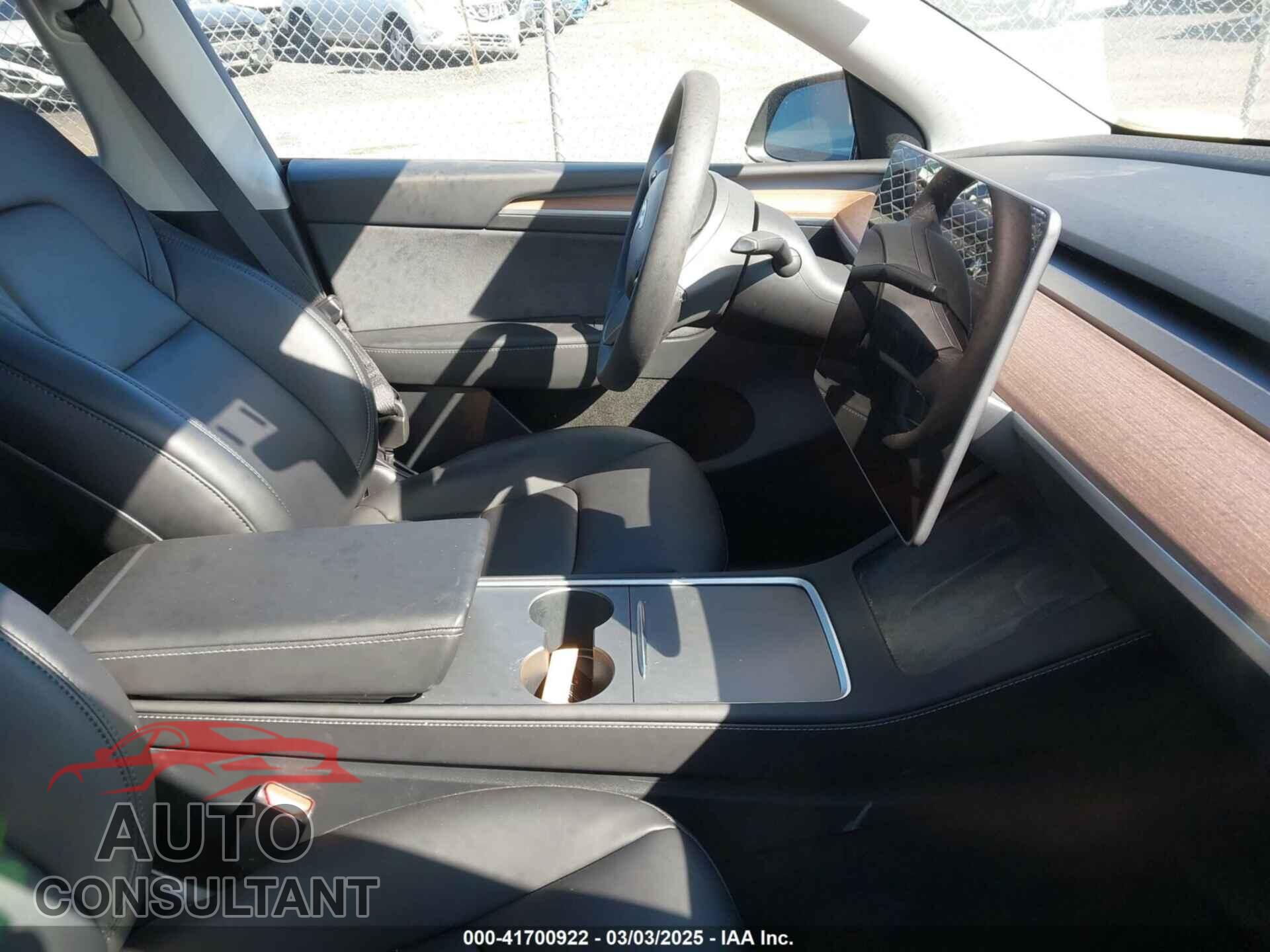 TESLA MODEL Y 2024 - 7SAYGDEE4RF149457