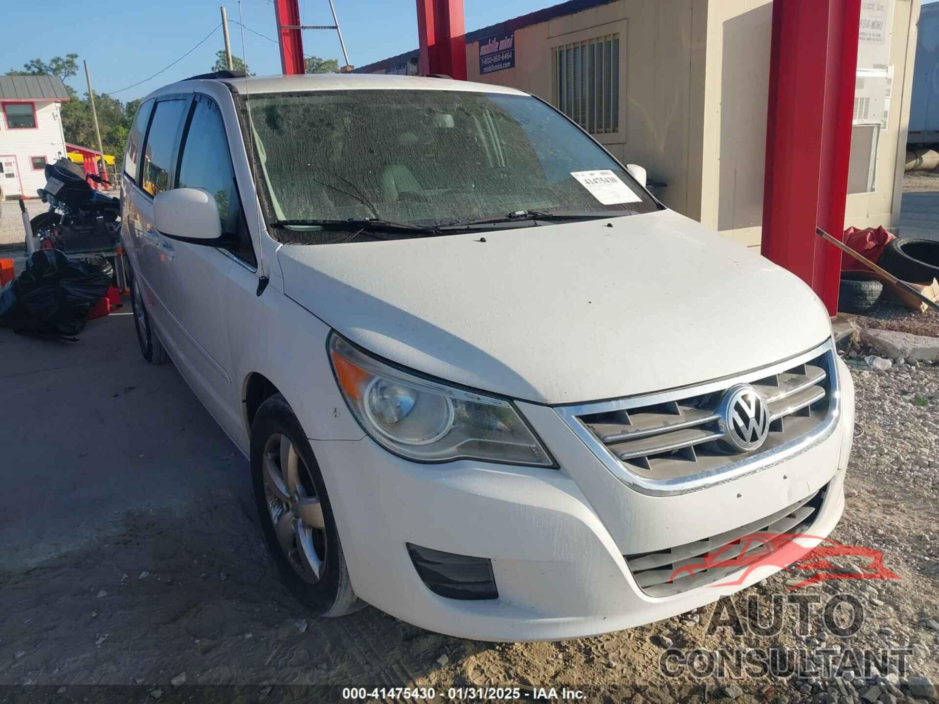 VOLKSWAGEN ROUTAN 2011 - 2V4RW3DG6BR668401