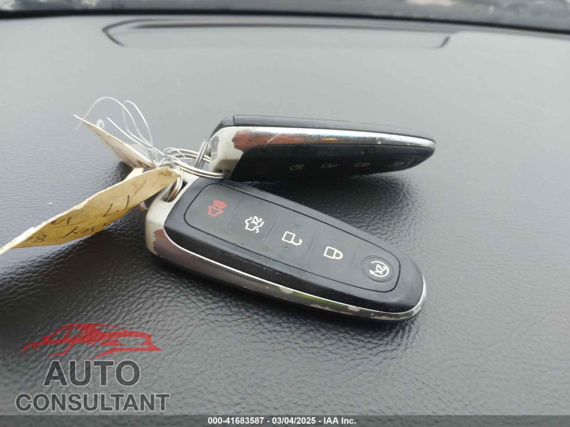 FORD TAURUS 2017 - 1FAHP2E88HG120128
