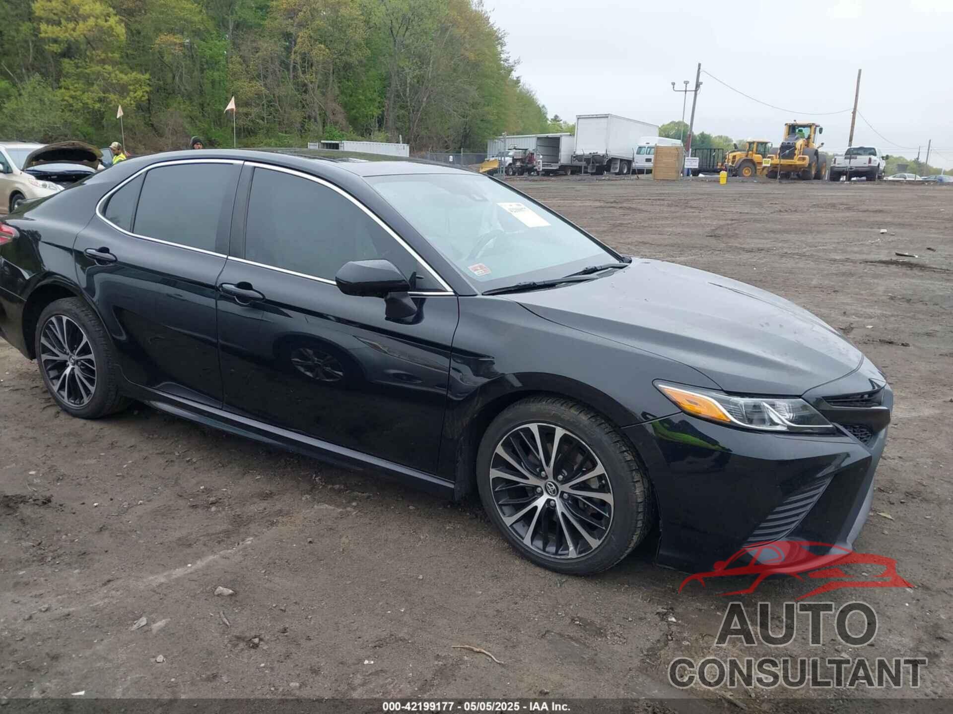 TOYOTA CAMRY 2018 - 4T1B11HK8JU641372