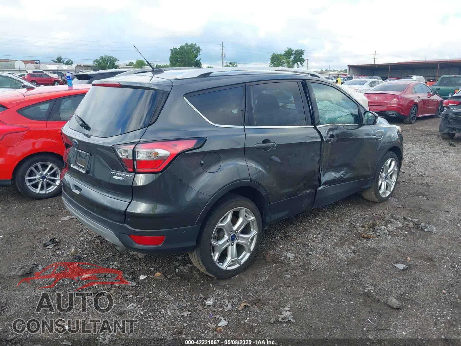 FORD ESCAPE 2017 - 1FMCU9J96HUE03340