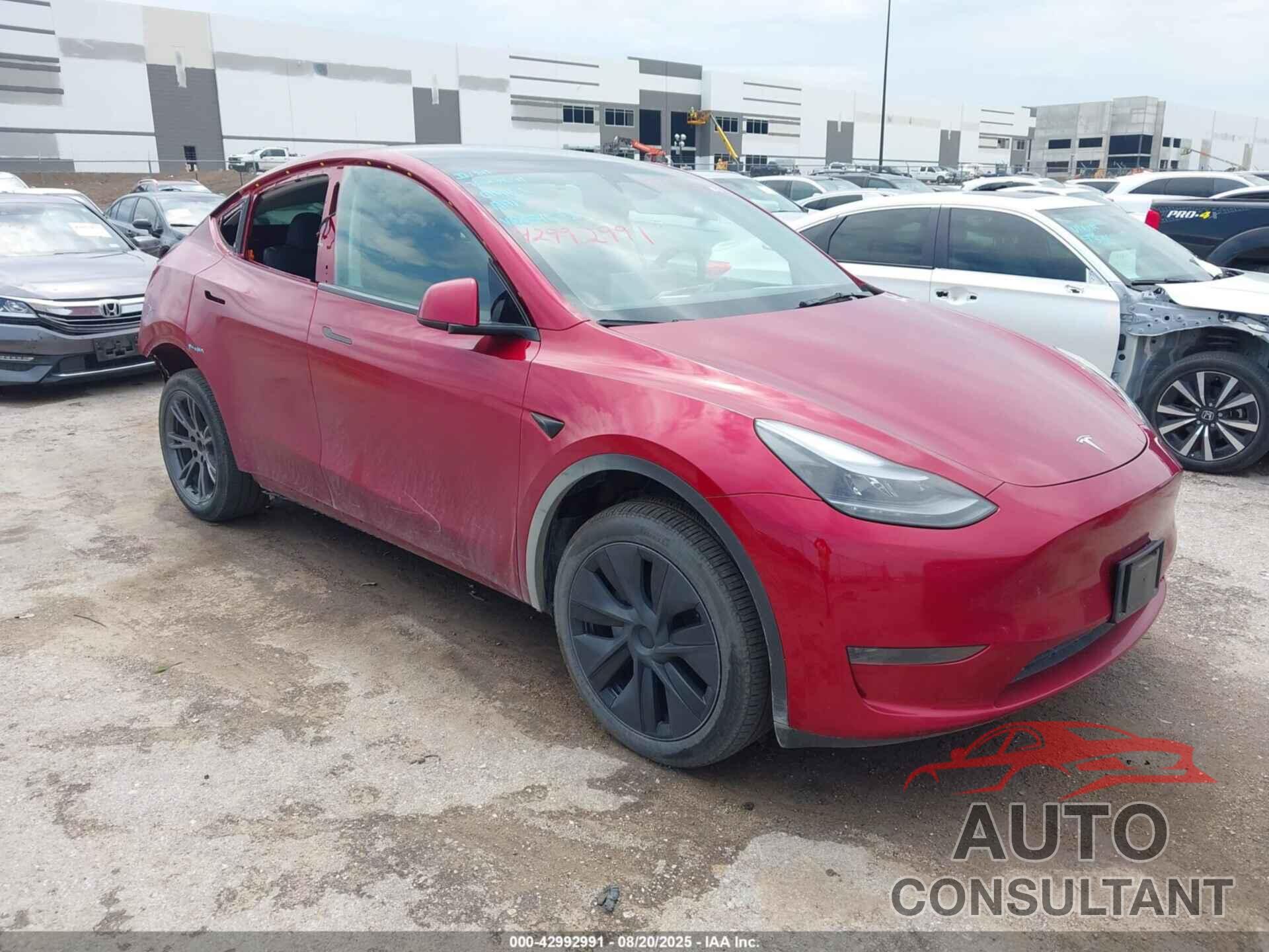 TESLA MODEL Y 2025 - 7SAYGDED5SA348513