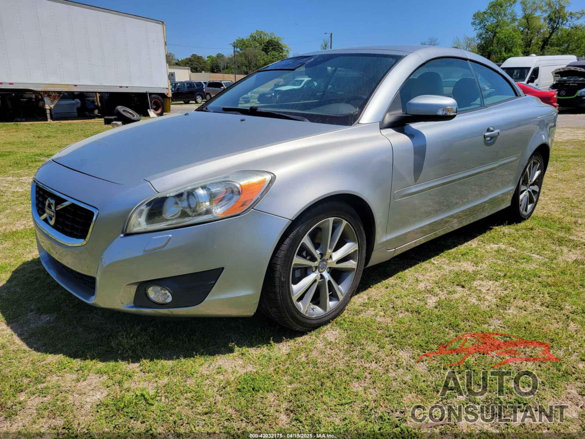 VOLVO C70 2013 - YV1672MCODJ138119