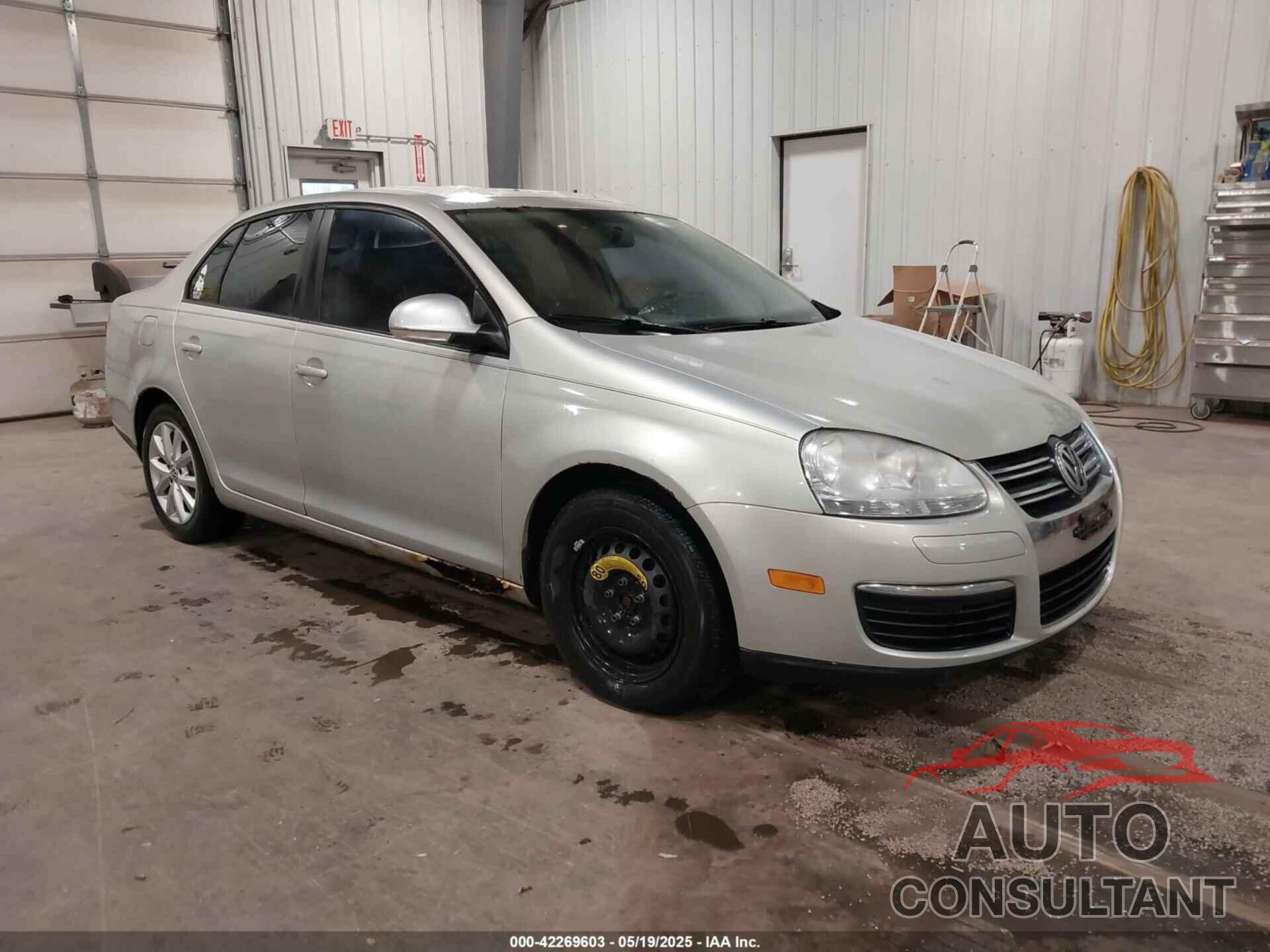 VOLKSWAGEN JETTA 2010 - 3VWRX7AJ1AM165859