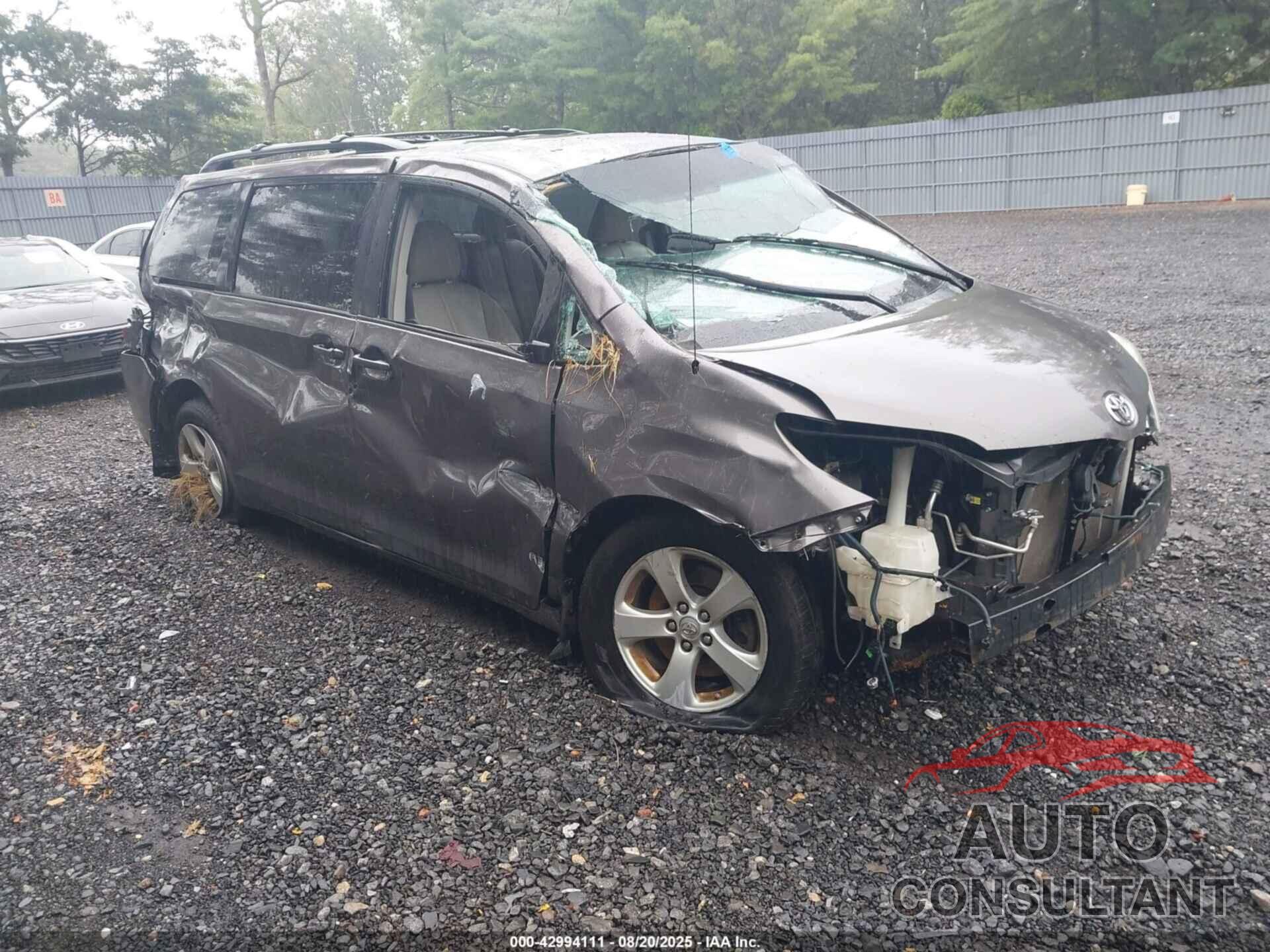 TOYOTA SIENNA 2011 - 5TDKK3DC1BS045893