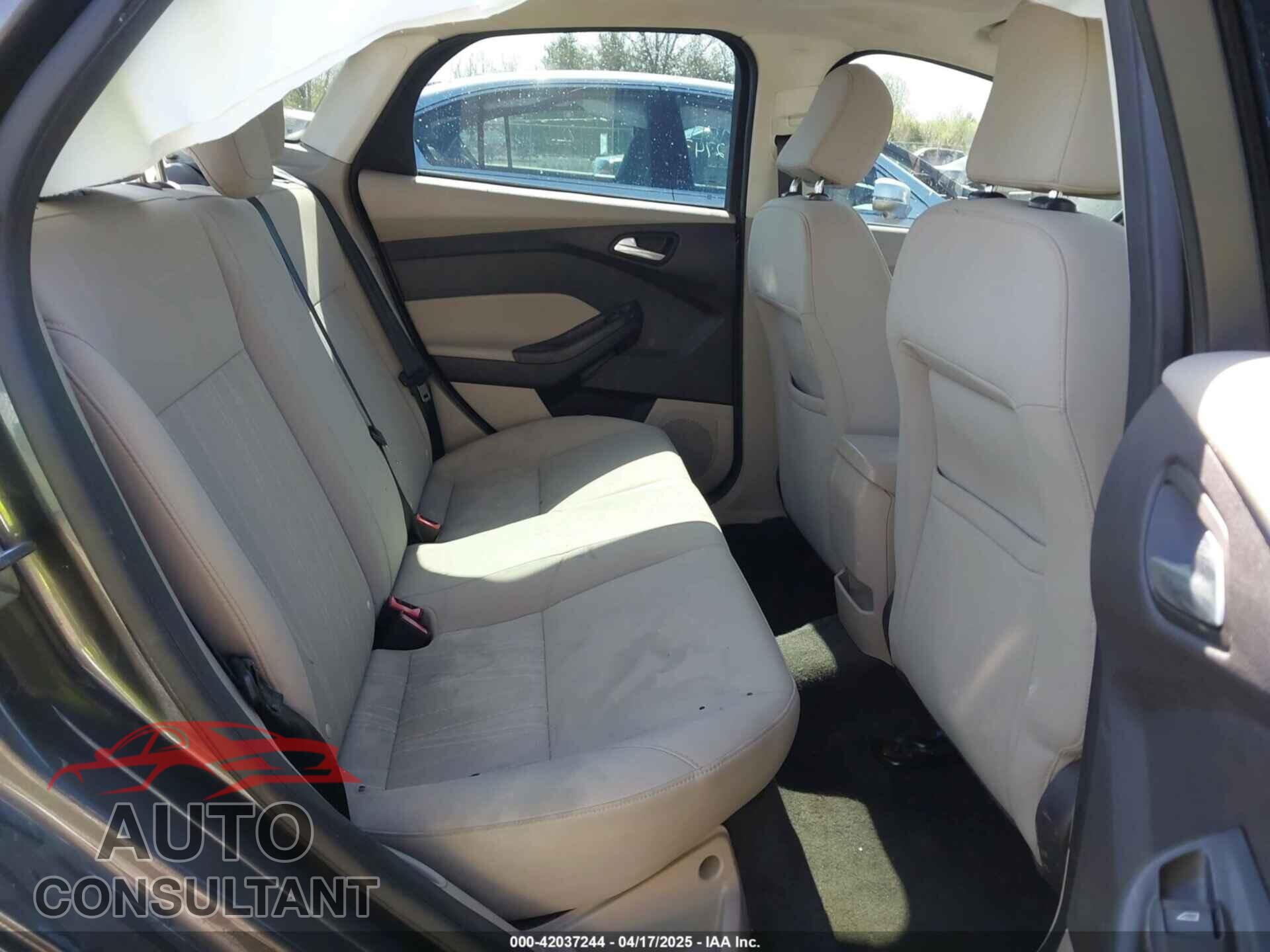 FORD FOCUS 2015 - 1FADP3F29FL268677