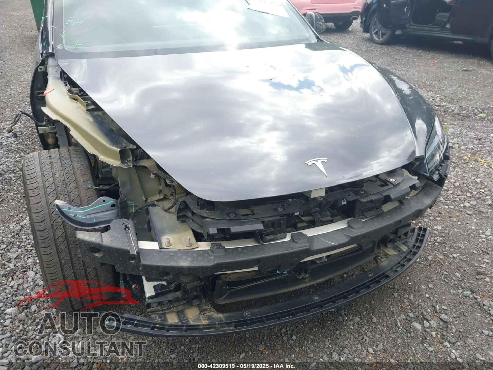 TESLA MODEL 3 2024 - 5YJ3E1EA5RF722519