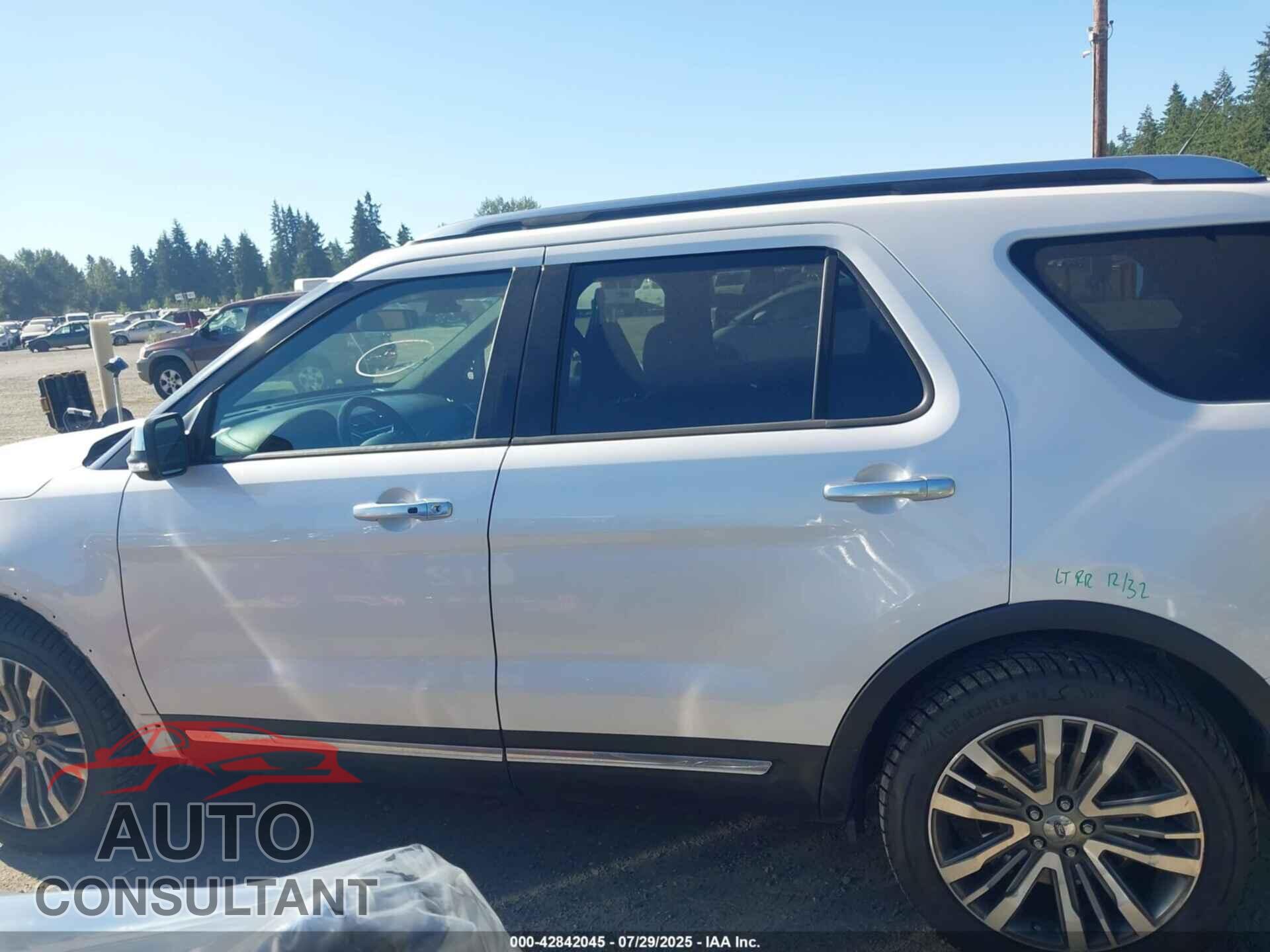 FORD EXPLORER 2018 - 1FM5K8HT7JGB57560