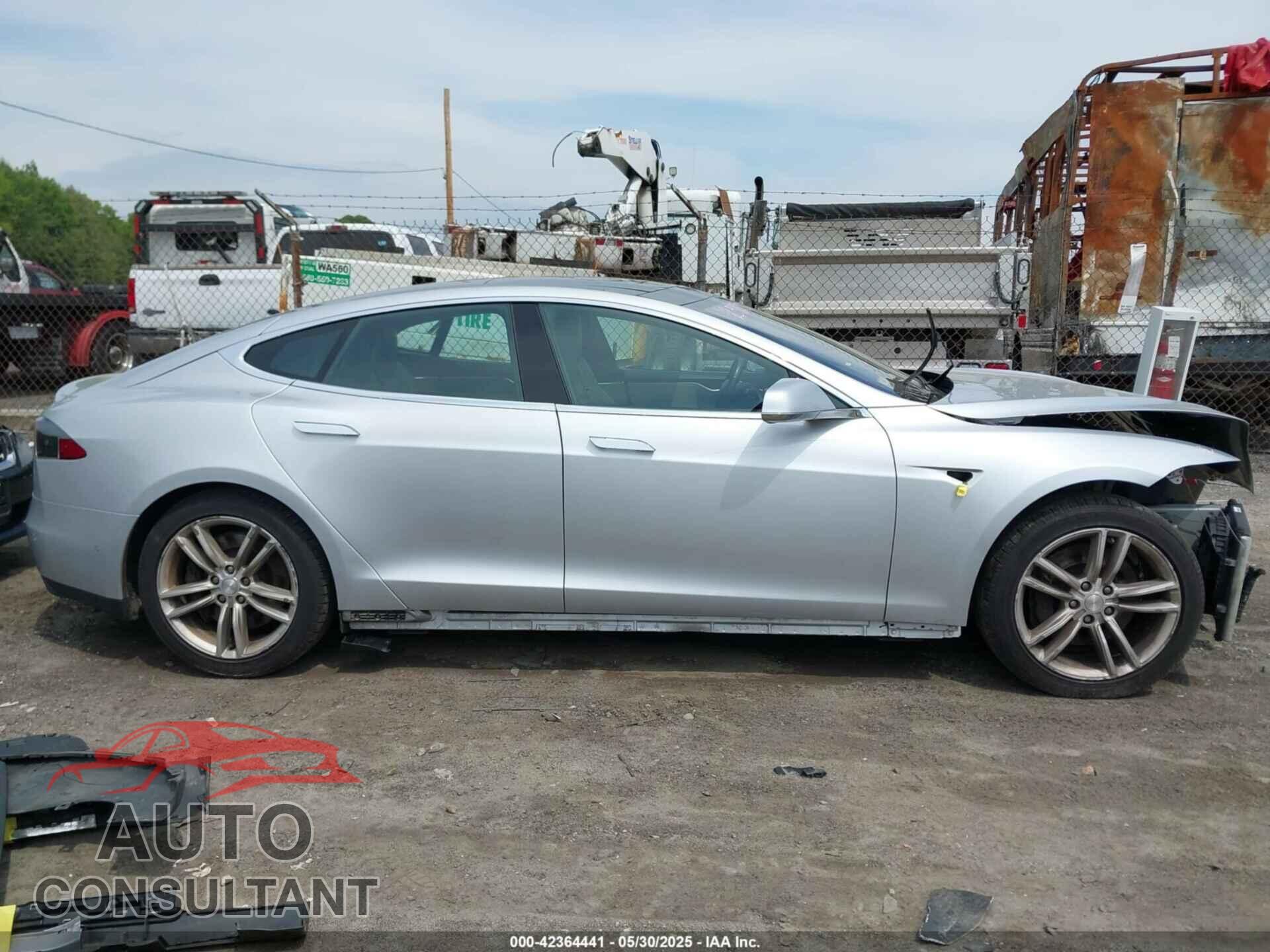 TESLA MODEL S 2015 - 5YJSA1E22FF116770