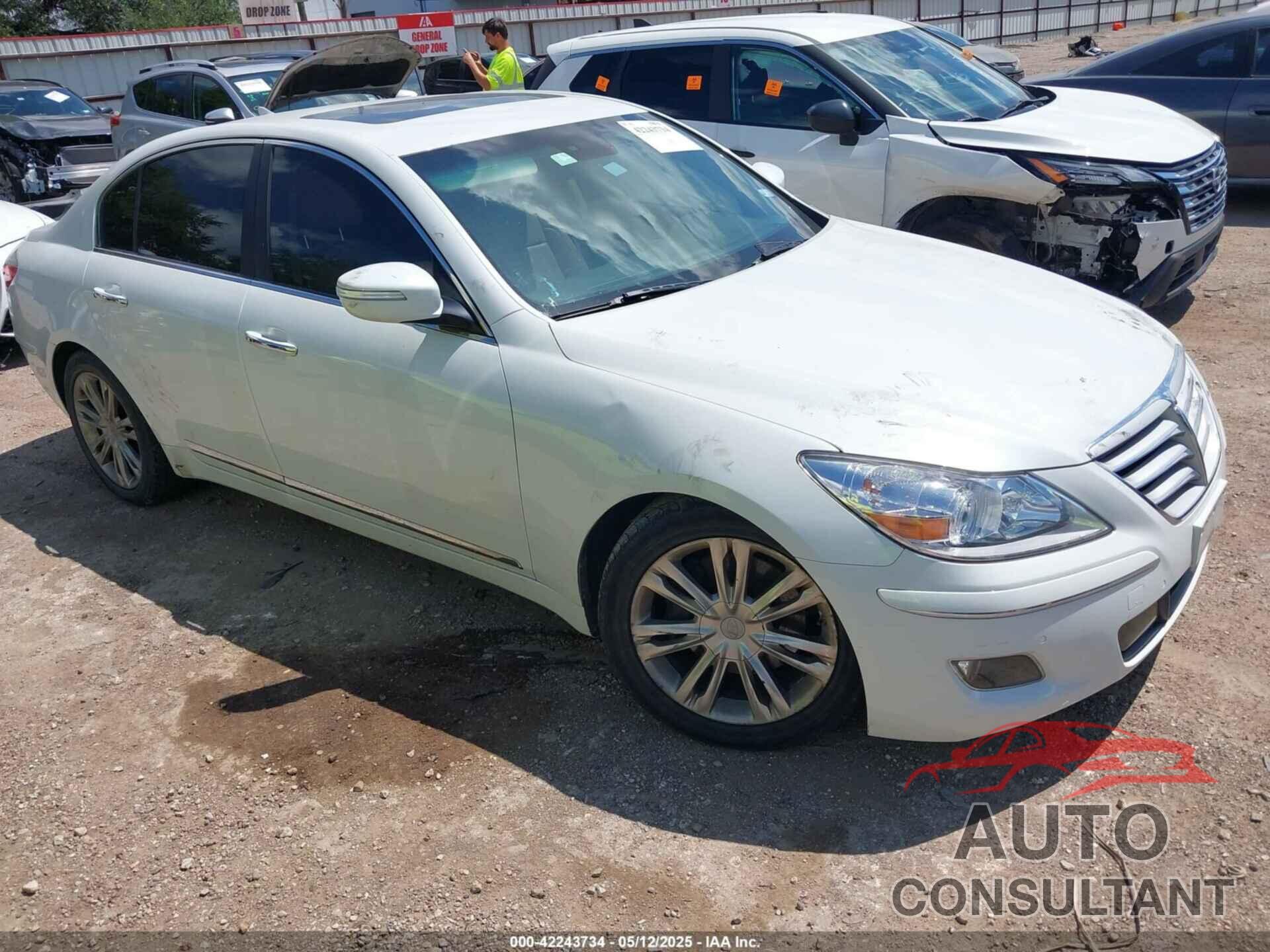 HYUNDAI GENESIS 2010 - KMHGC4DFXAU106456