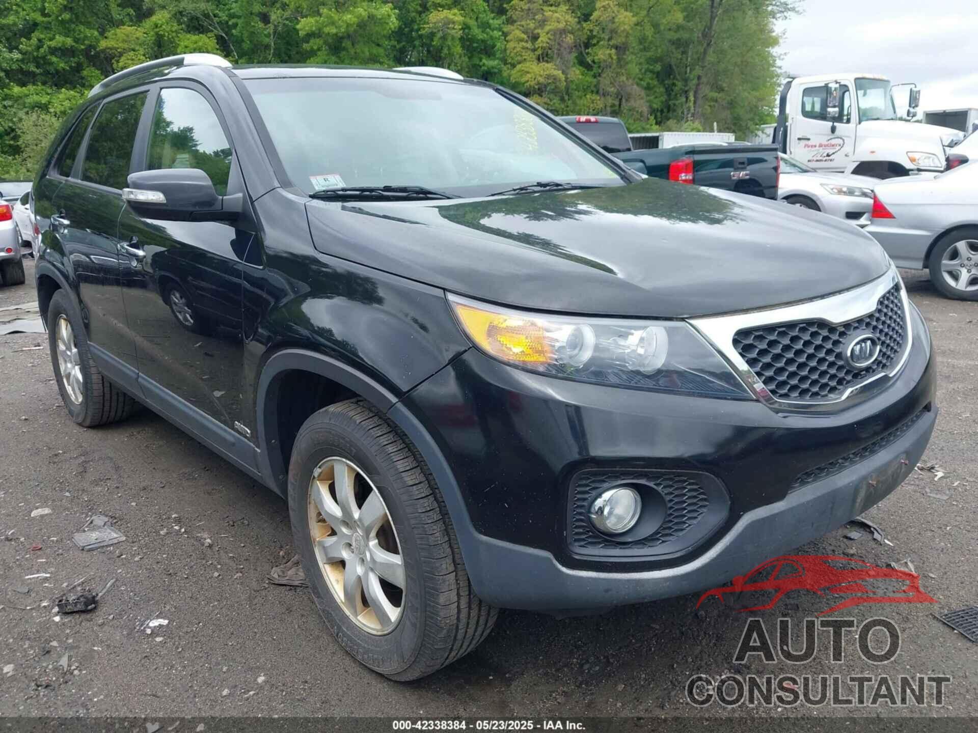 KIA SORENTO 2011 - 5XYKTCA13BG022340
