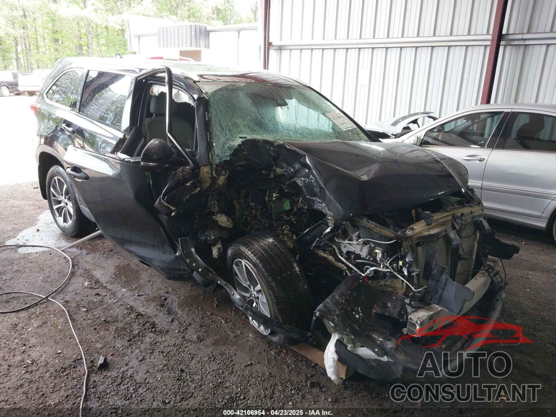 TOYOTA HIGHLANDER 2019 - 5TDJZRFH2KS594988