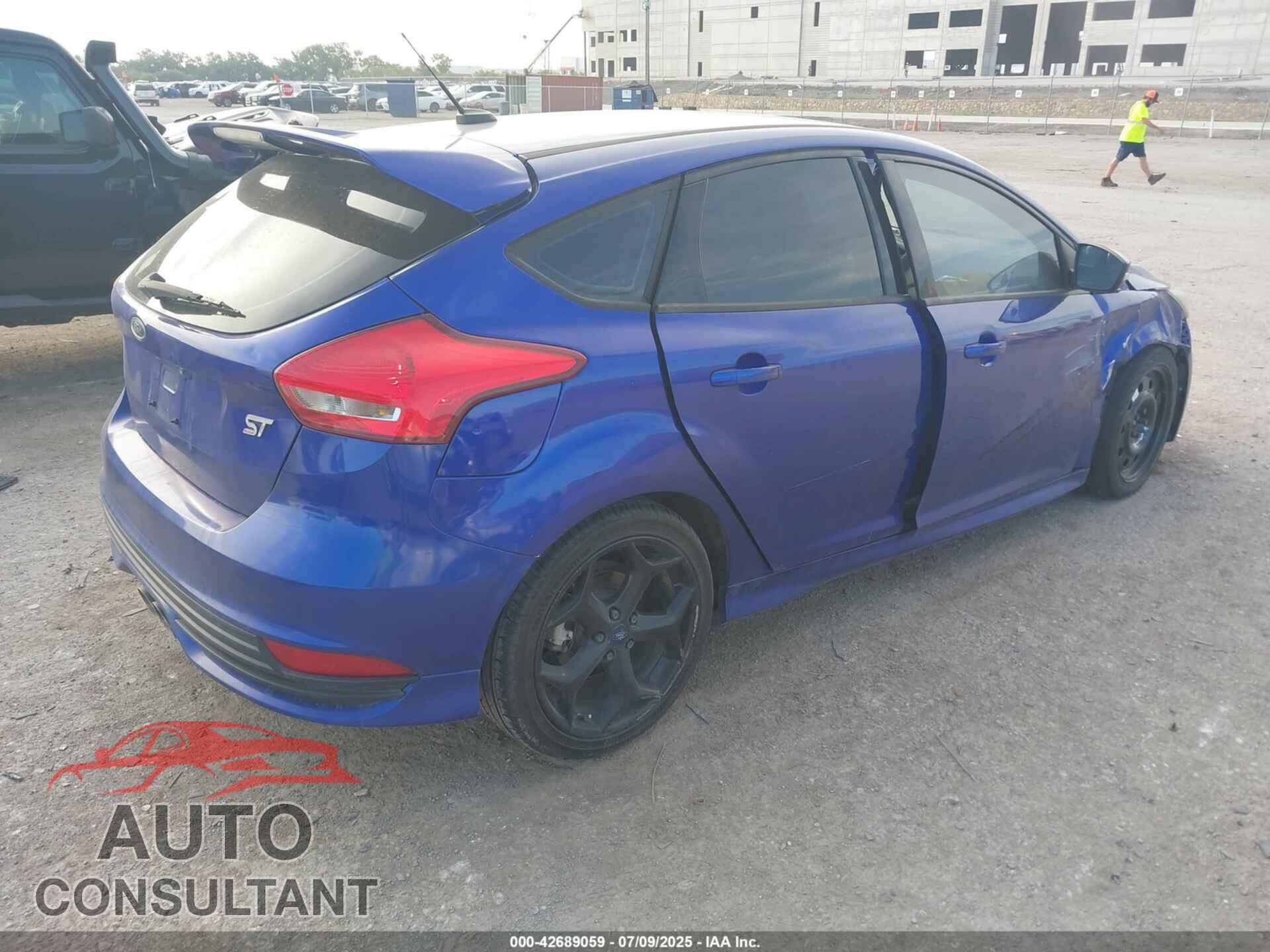 FORD FOCUS 2015 - 1FADP3L92FL261071