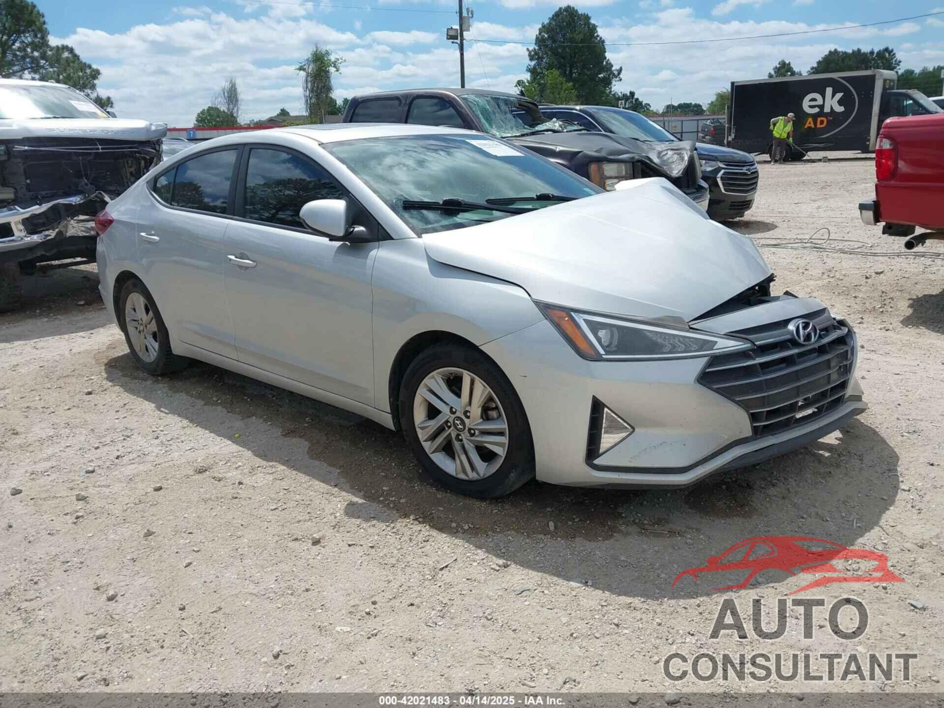 HYUNDAI ELANTRA 2019 - 5NPD84LF4KH446742