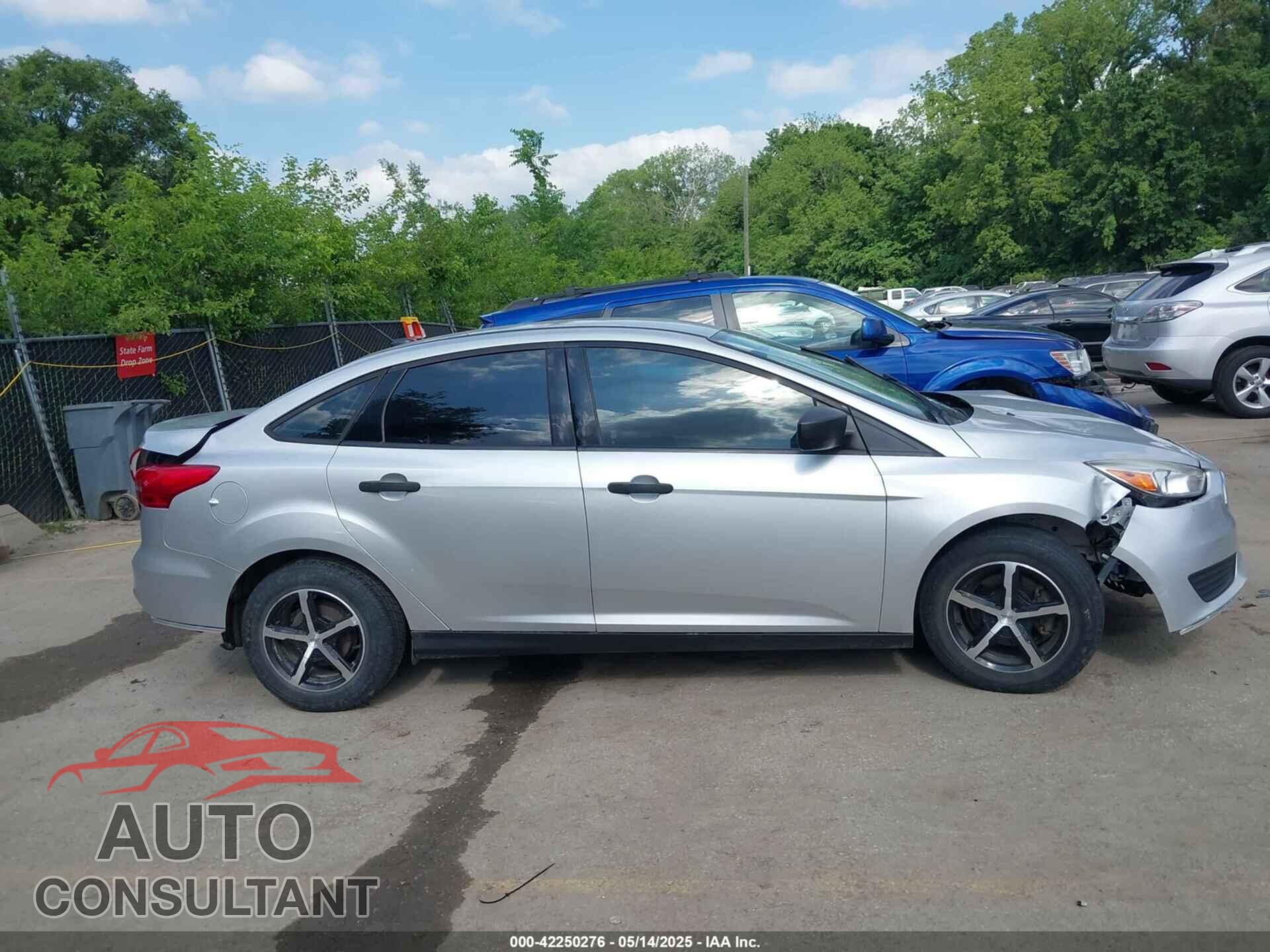 FORD FOCUS 2017 - 1FADP3E28HL328775