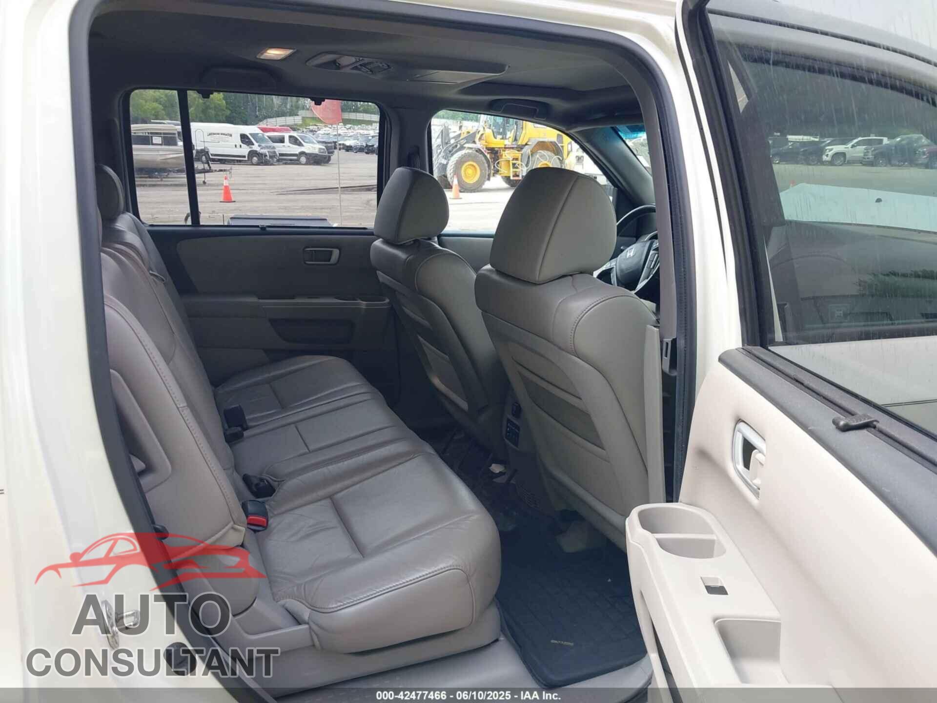 HONDA PILOT 2011 - 5FNYF4H96BB082963
