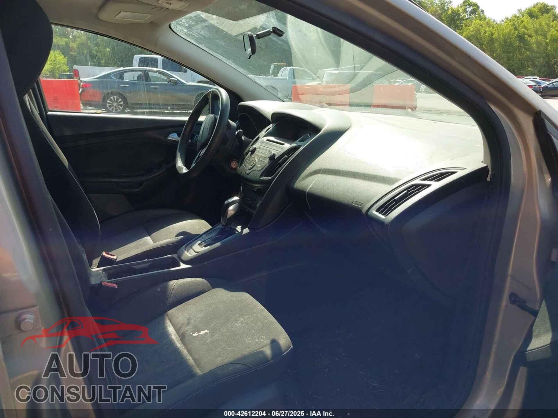 FORD FOCUS 2015 - 1FADP3F25FL323934
