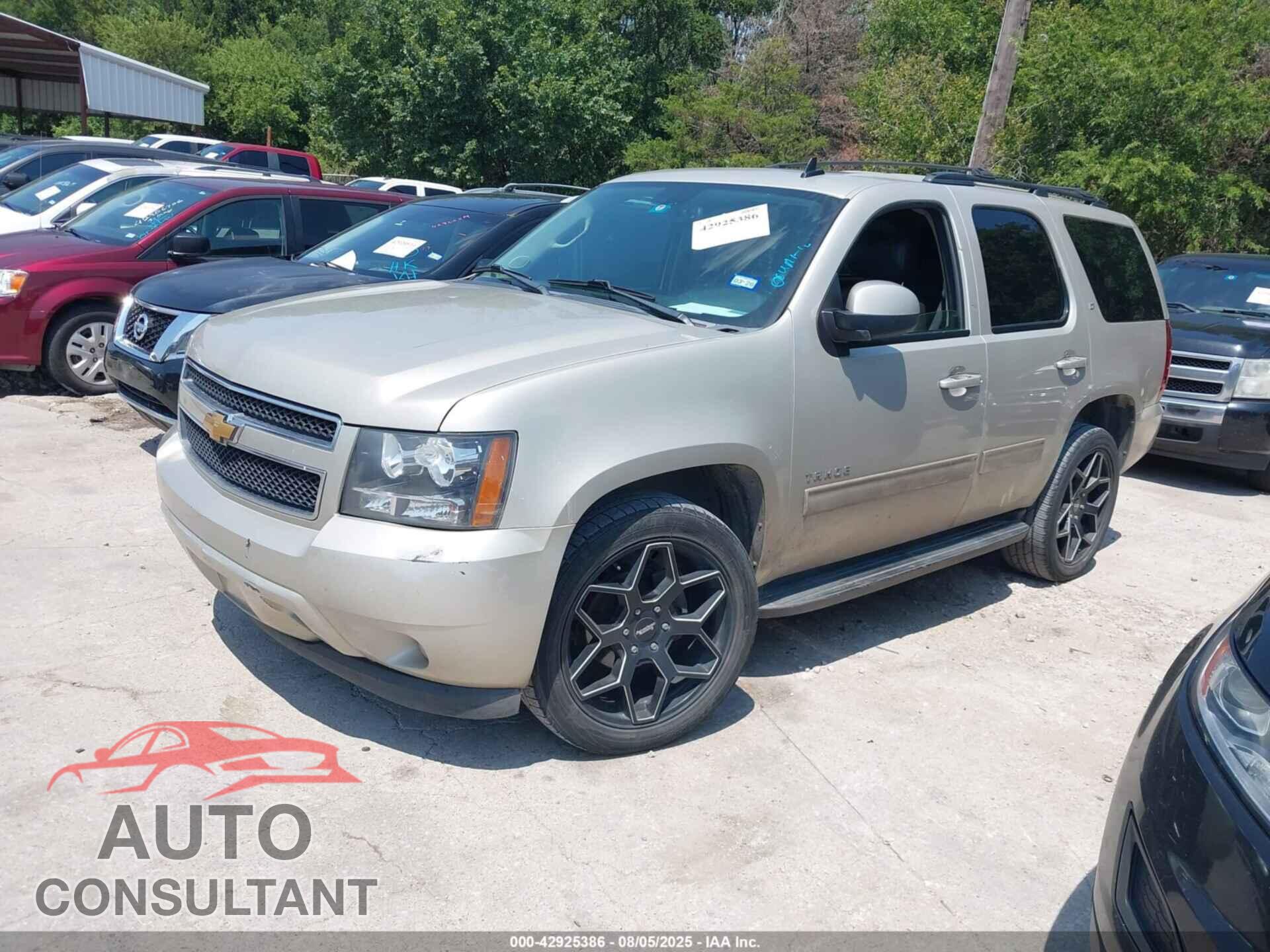CHEVROLET TAHOE 2013 - 1GNSCBE02DR341400