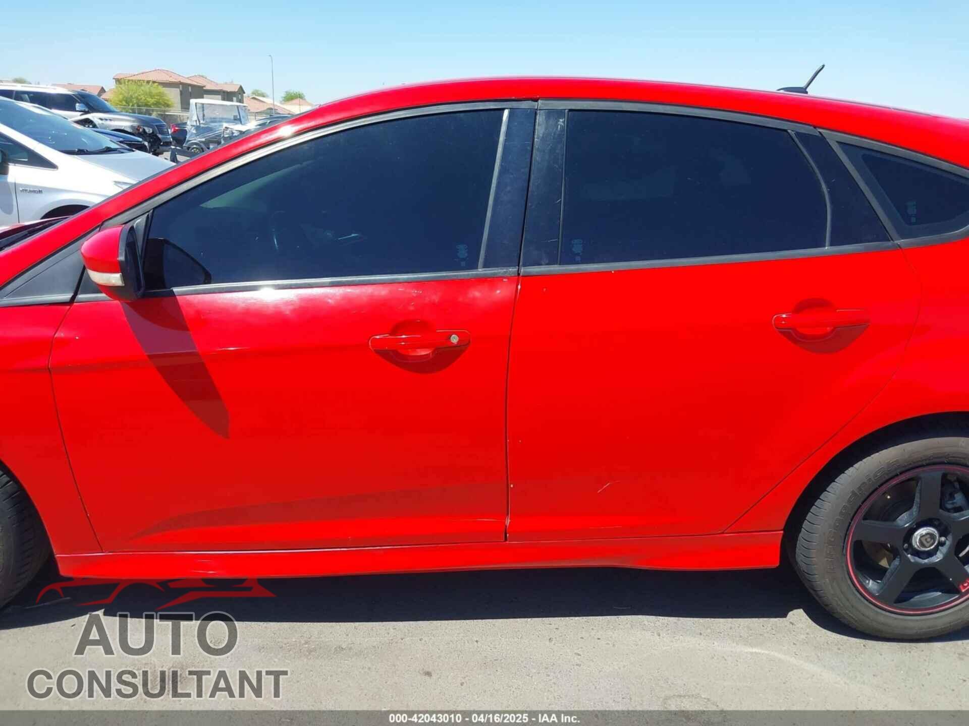 FORD FOCUS 2015 - 1FADP3K29FL315261
