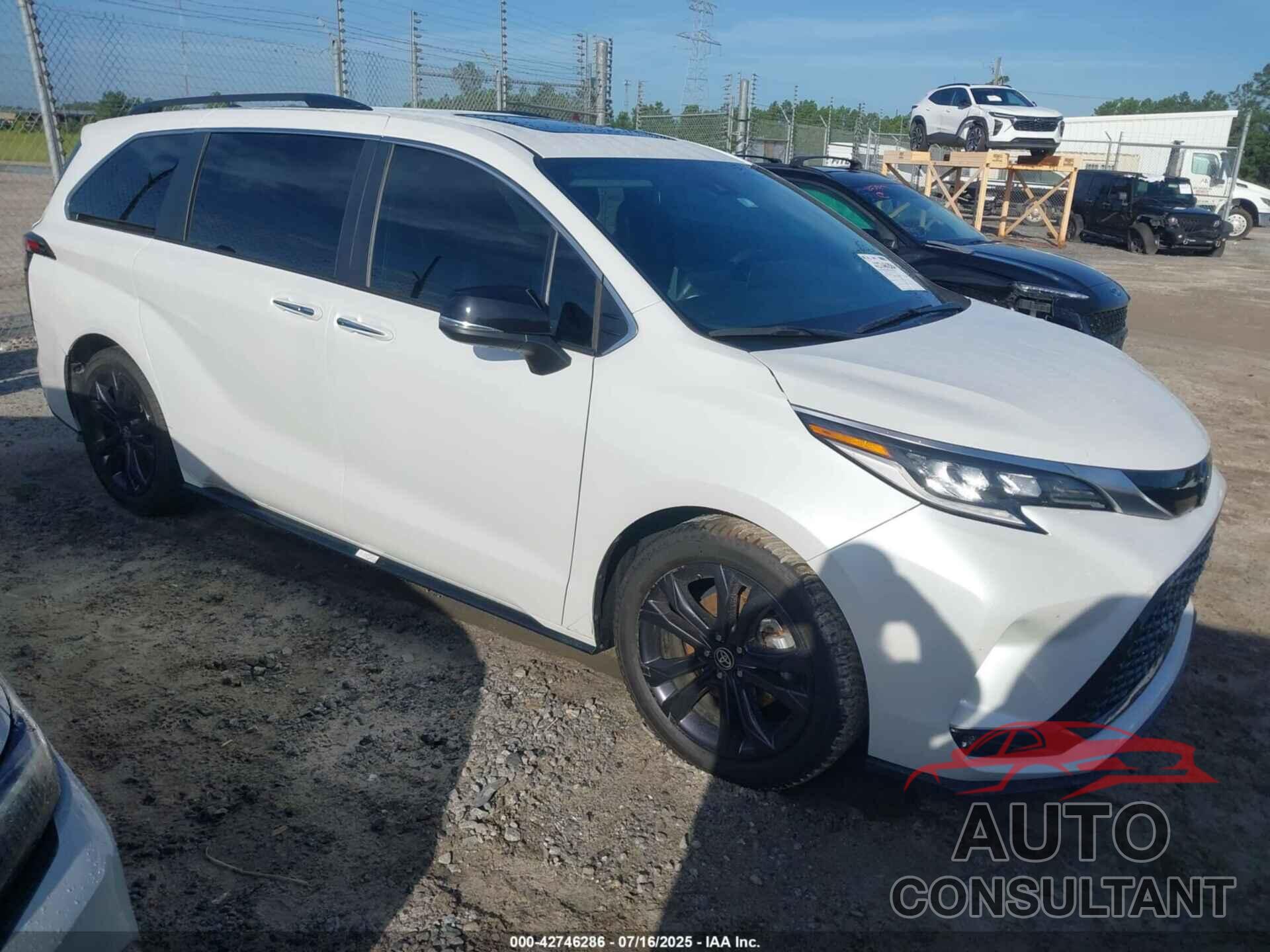 TOYOTA SIENNA 2023 - 5TDCRKEC3PS156381