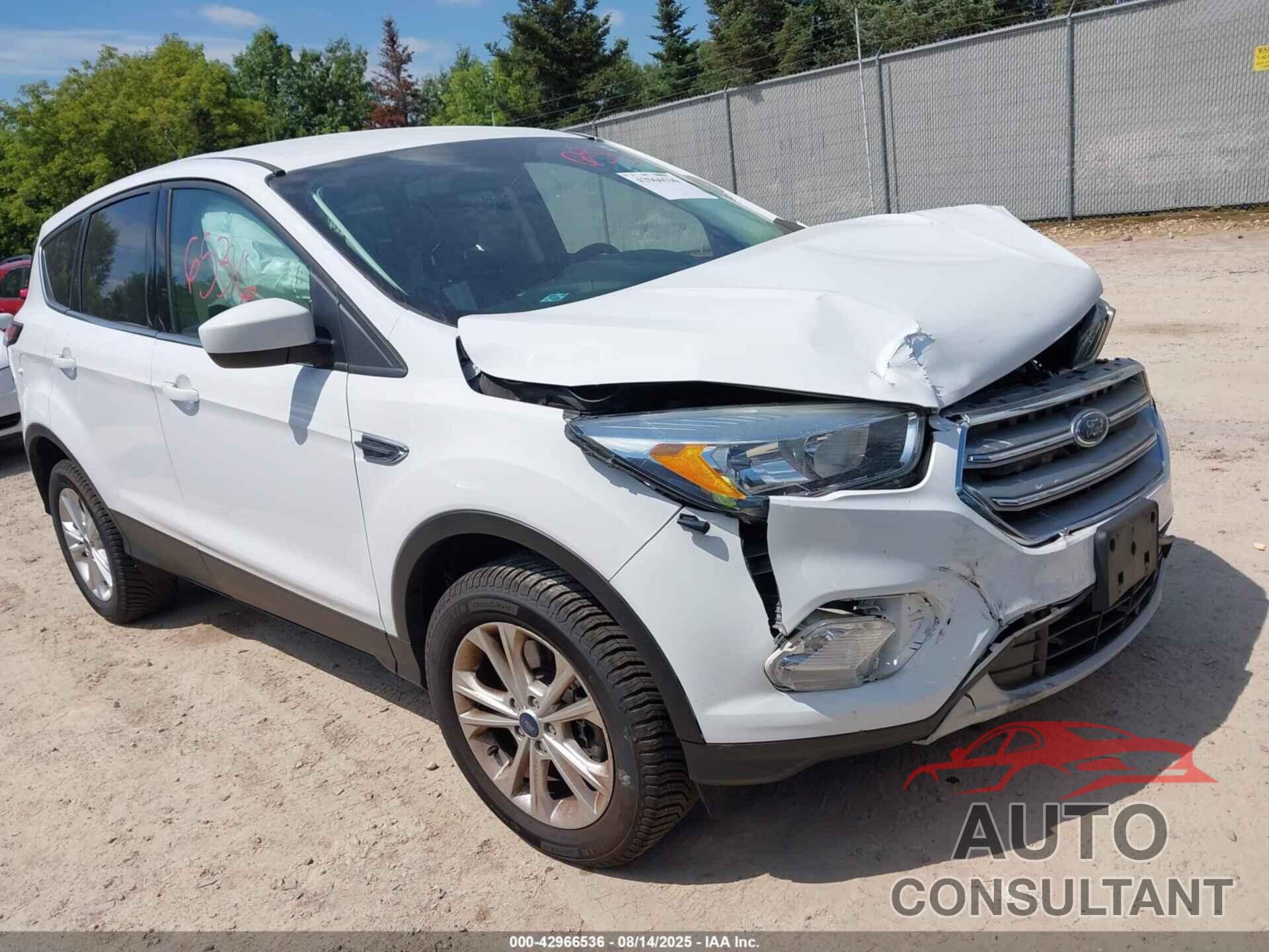 FORD ESCAPE 2017 - 1FMCU9GD8HUE75524
