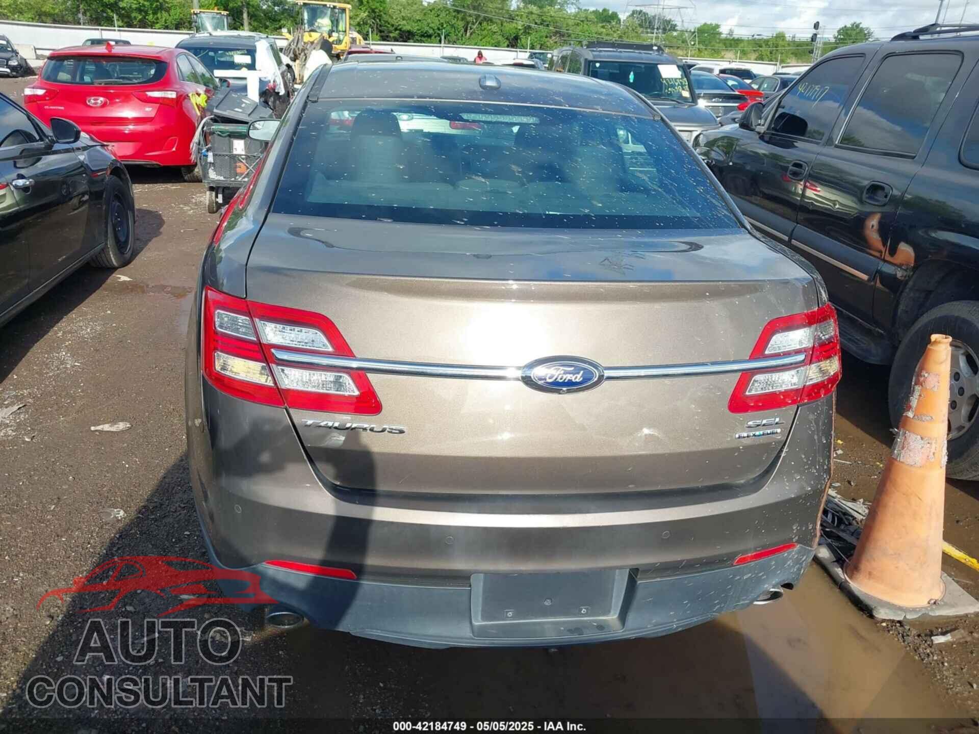 FORD TAURUS 2015 - 1FAHP2E87FG194170