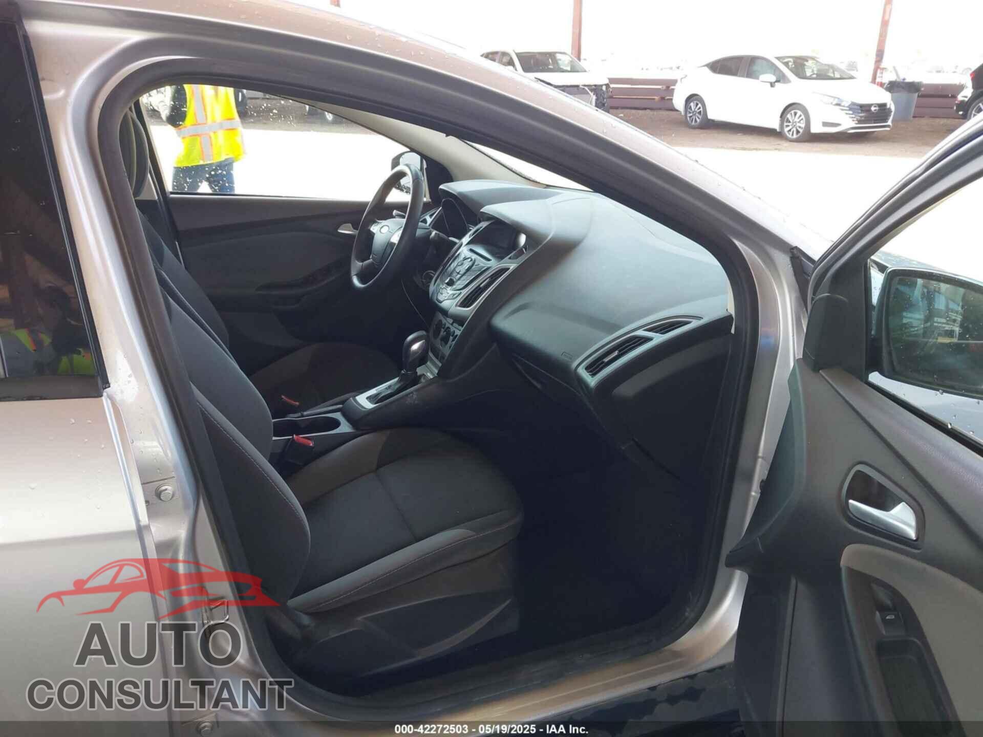 FORD FOCUS 2014 - 1FADP3K22EL382847