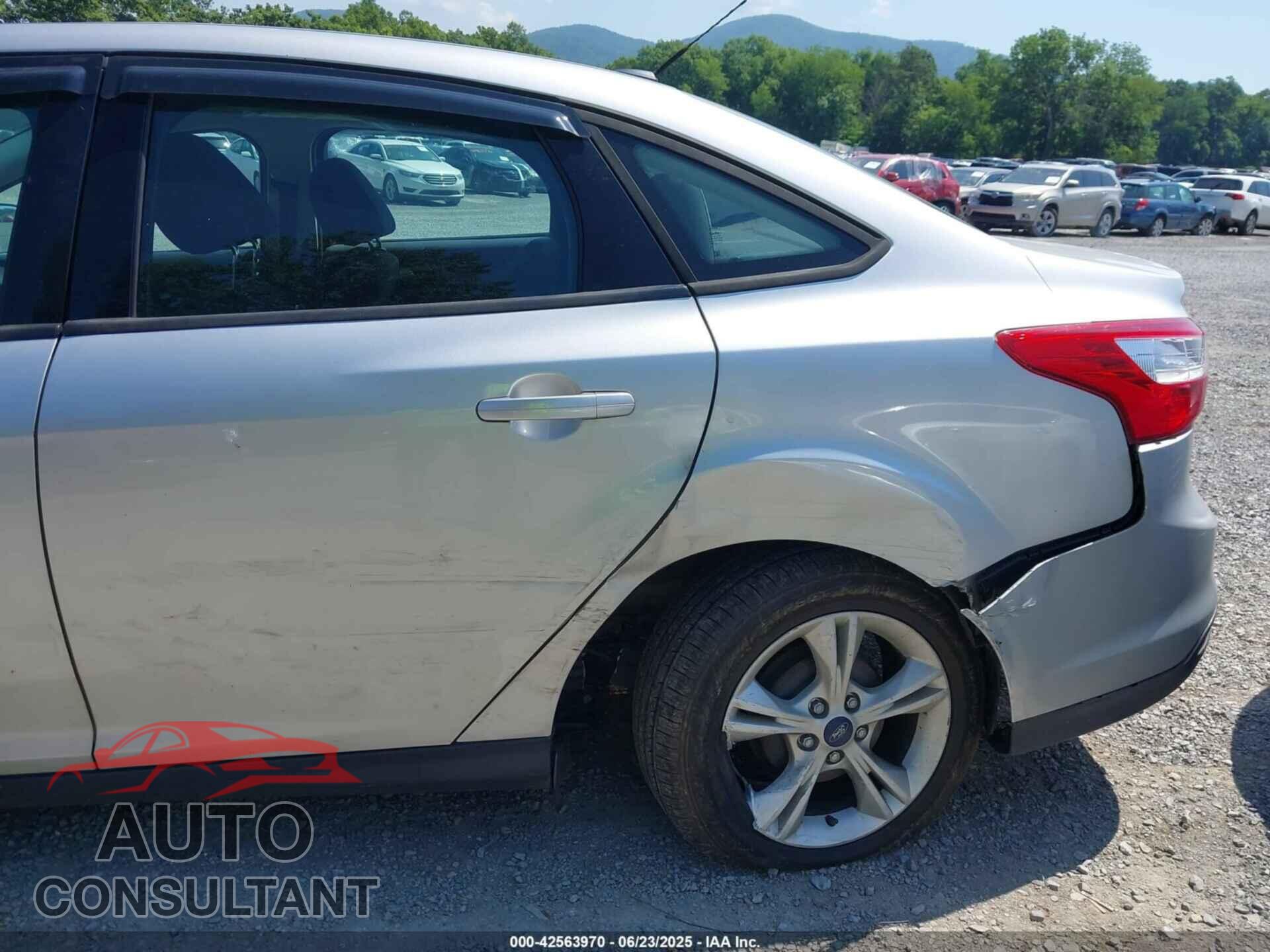 FORD FOCUS 2014 - 1FADP3F28EL409219