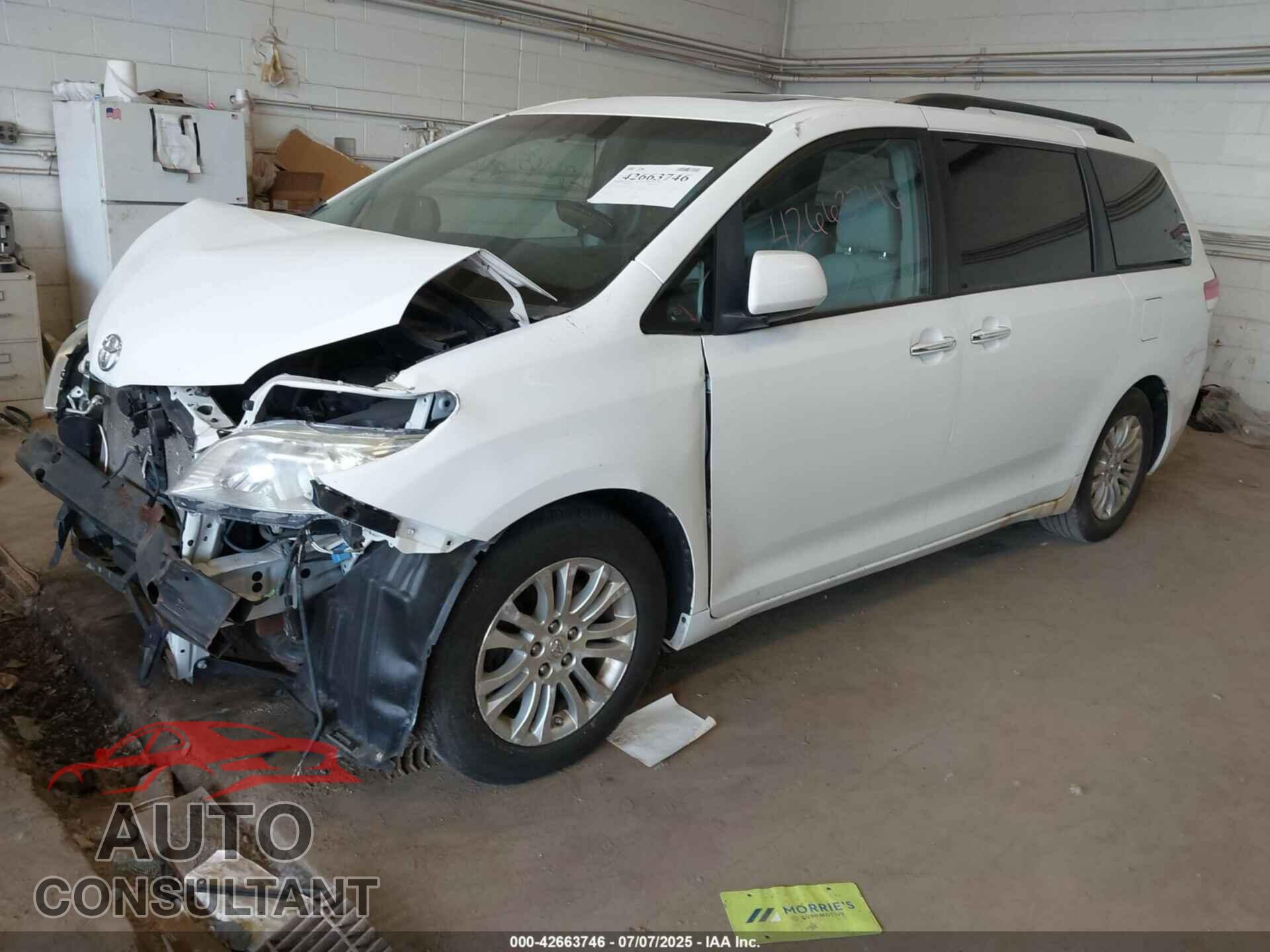 TOYOTA SIENNA 2011 - 5TDYK3DC6BS006940