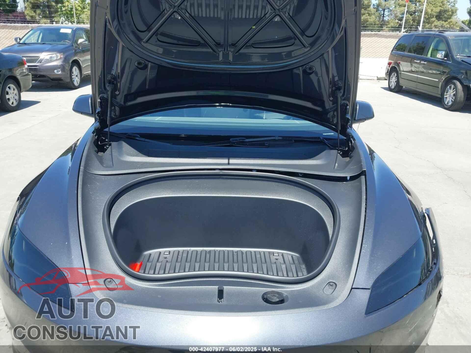 TESLA MODEL 3 2025 - 5YJ3E1EA3SF020964