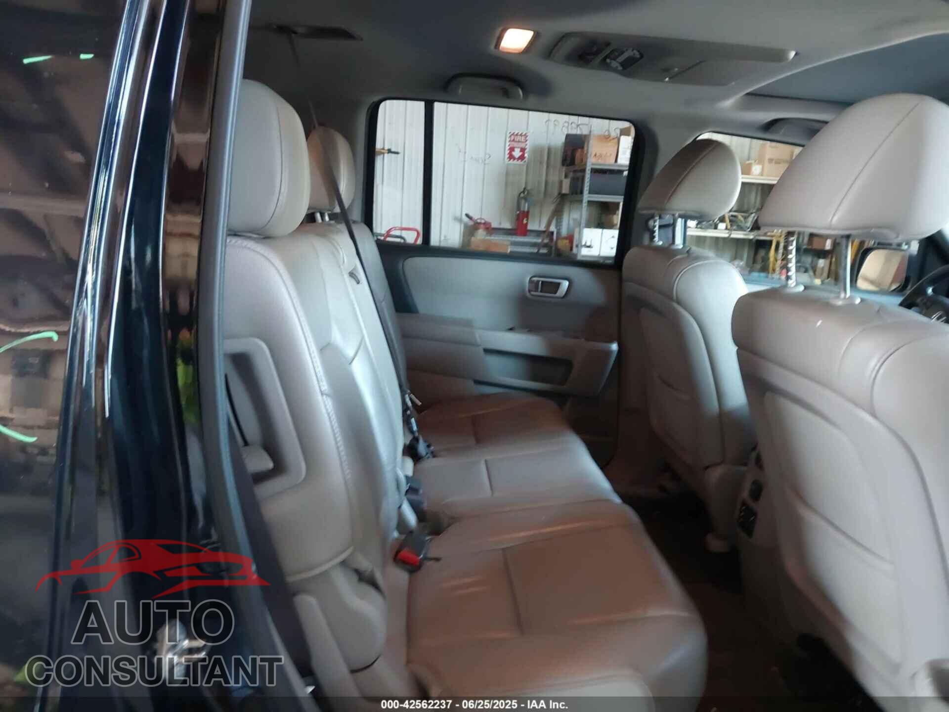 HONDA PILOT 2015 - 5FNYF4H61FB001752