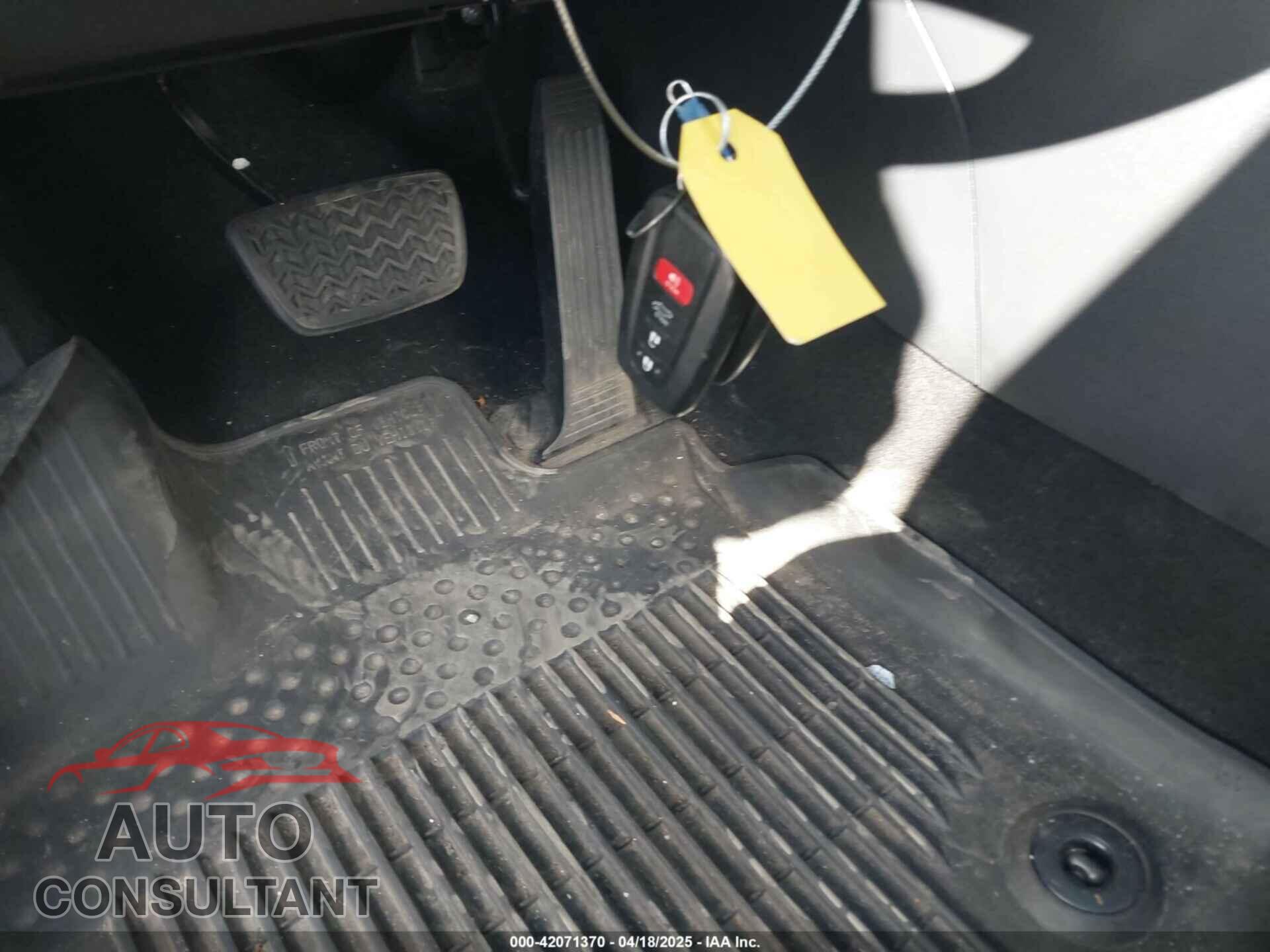 TOYOTA RAV4 2019 - JTMP1RFV0KD524246