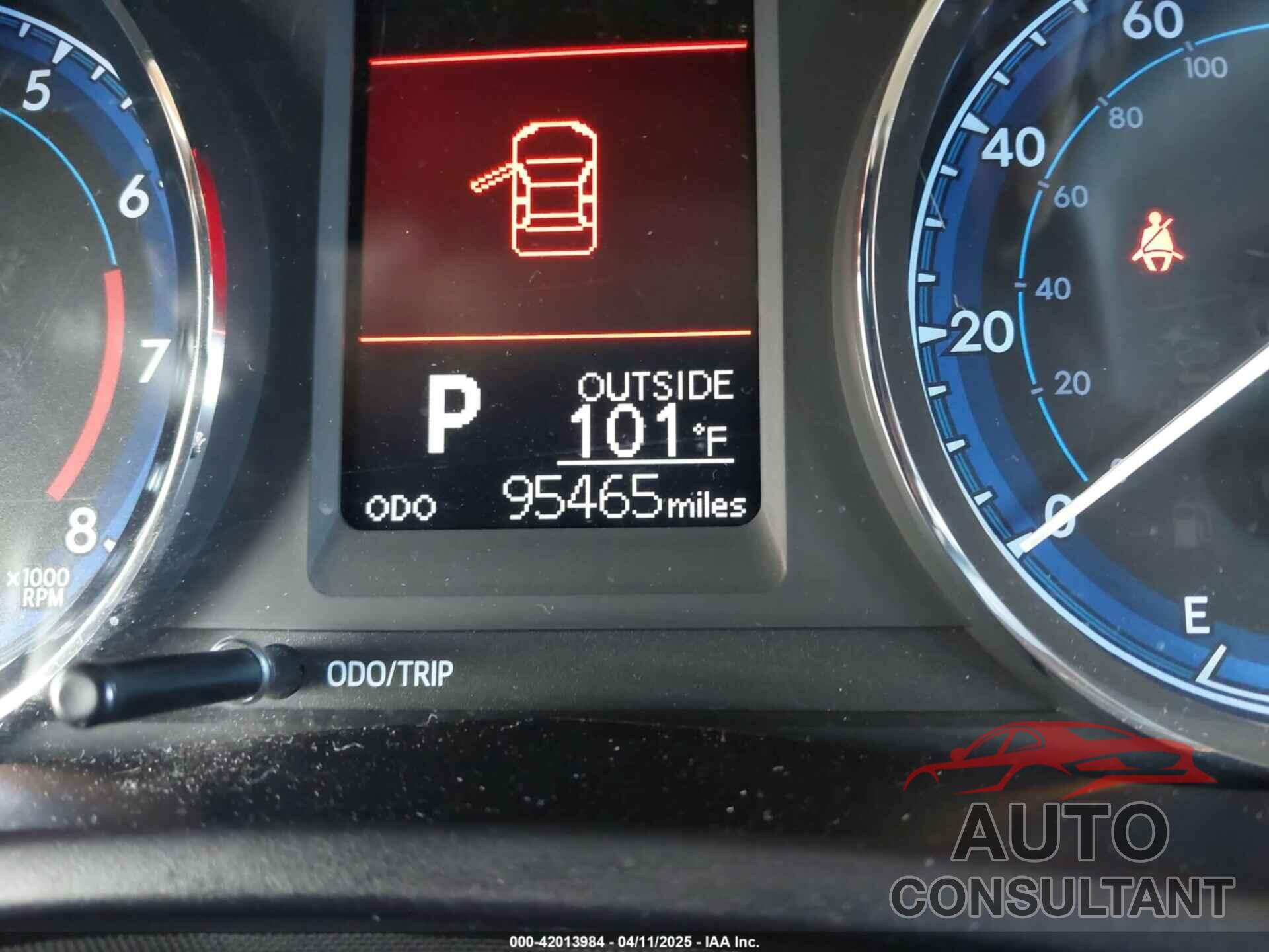 TOYOTA COROLLA 2018 - 5YFBURHE6JP760619