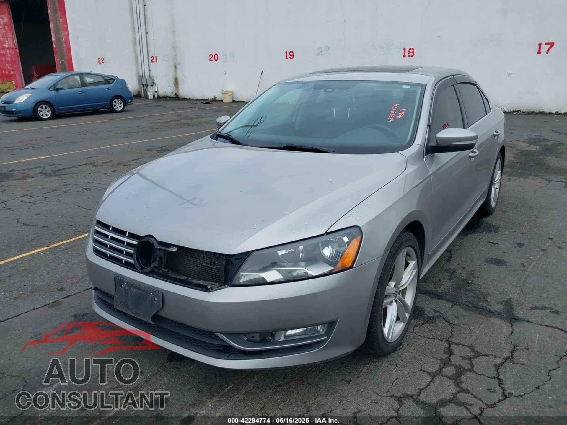 VOLKSWAGEN PASSAT 2014 - 1VWCN7A31EC036329