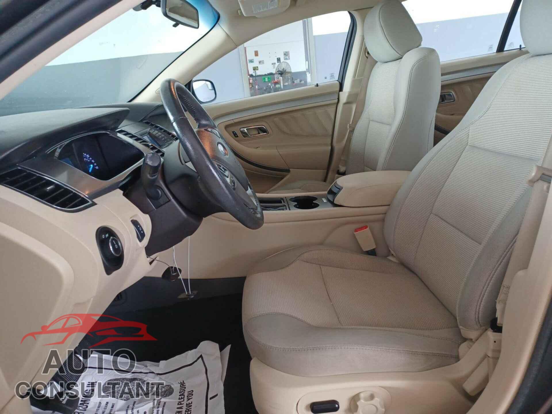 FORD TAURUS 2019 - 1FAHP2E89KG116435