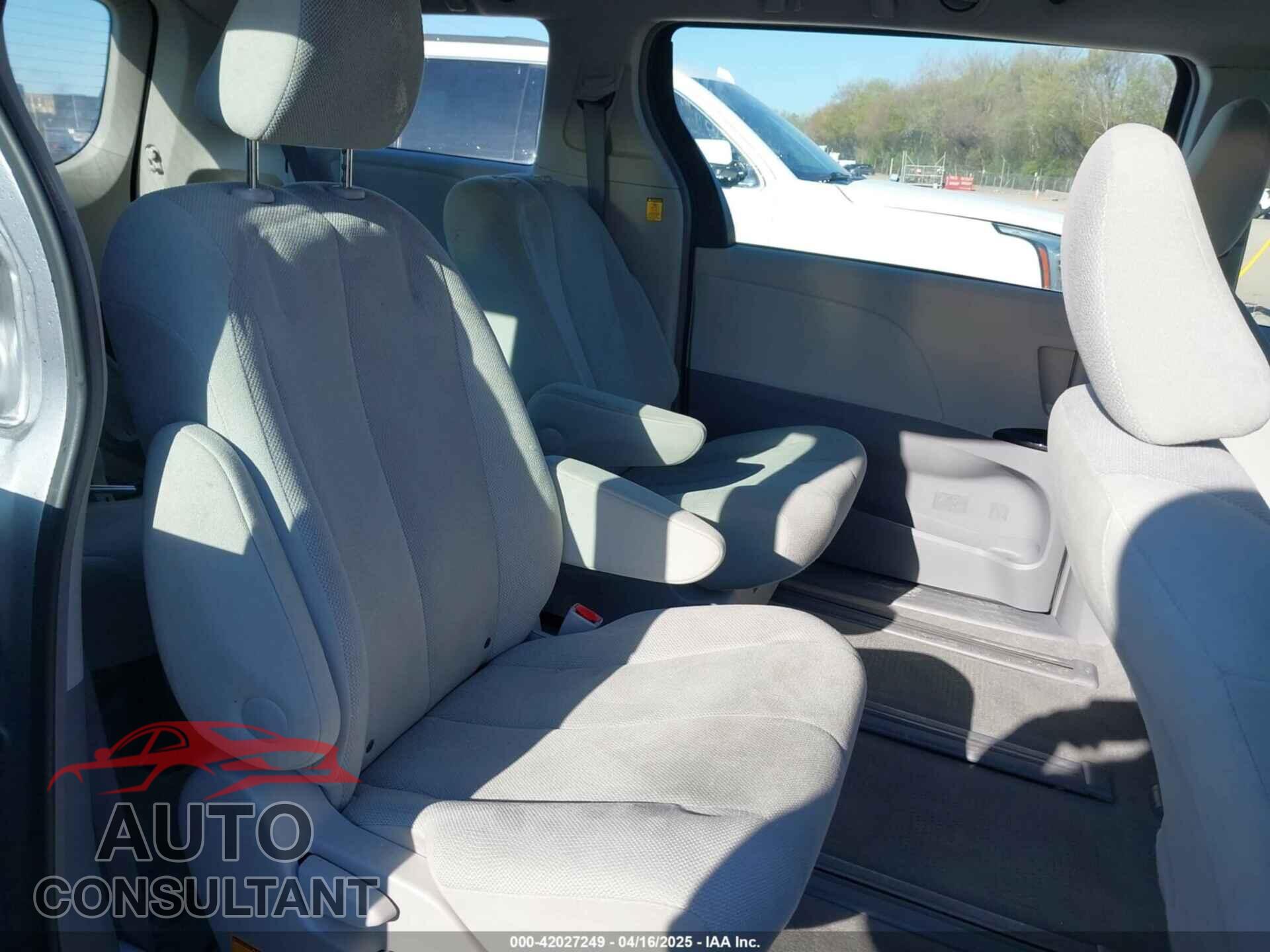 TOYOTA SIENNA 2012 - 5TDZK3DC7CS228568