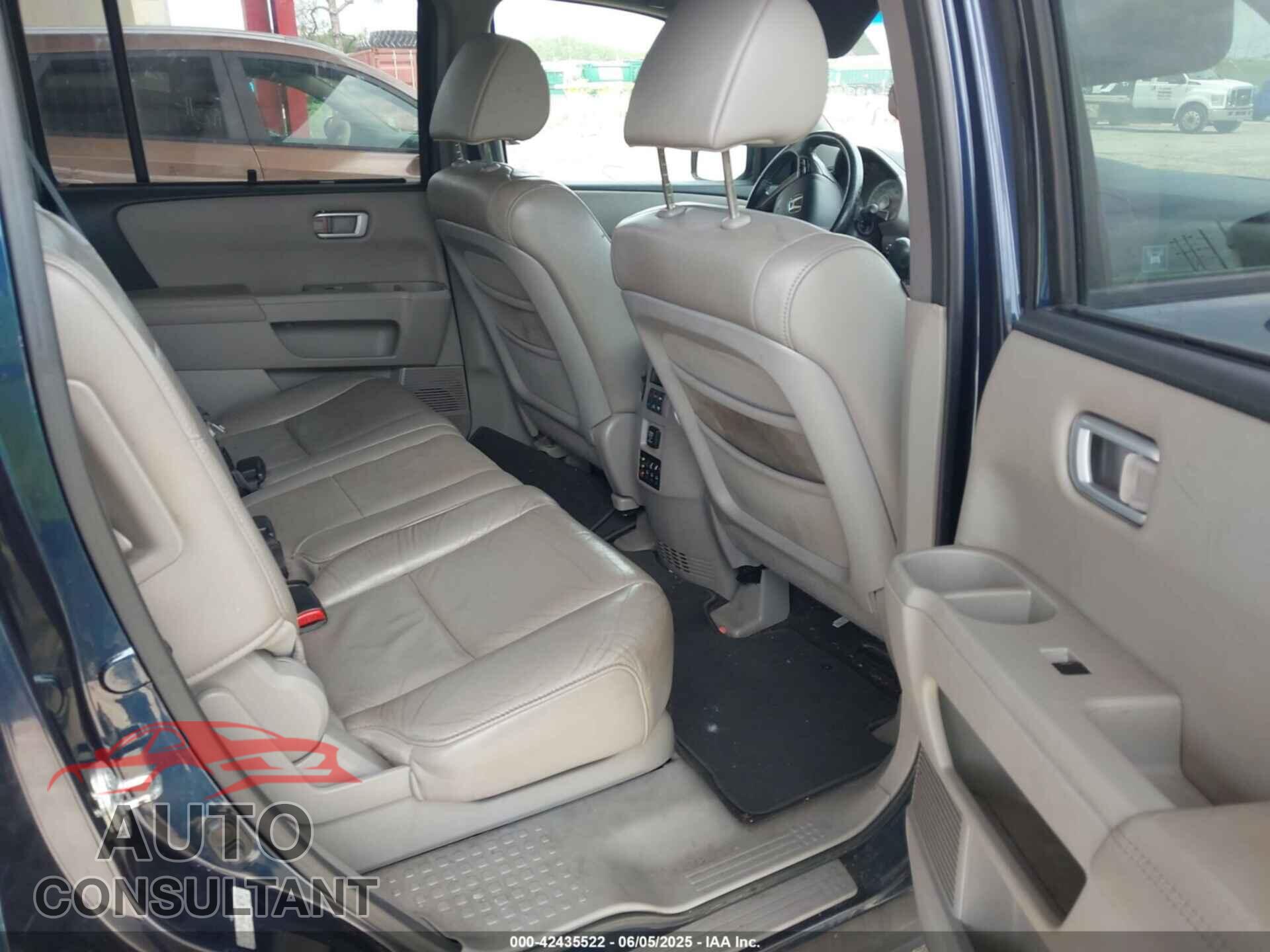 HONDA PILOT 2011 - 5FNYF3H94BB032105