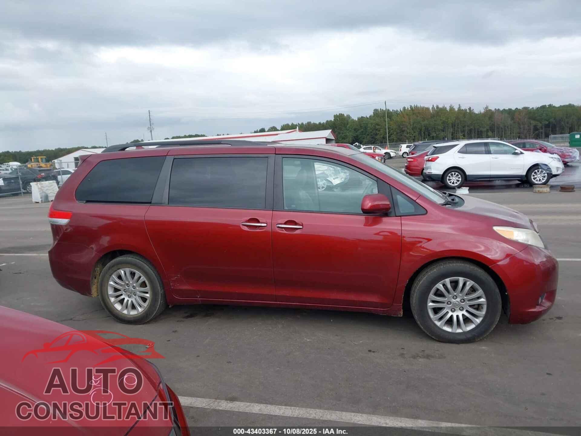 TOYOTA SIENNA 2011 - 5TDYK3DC8BS079307