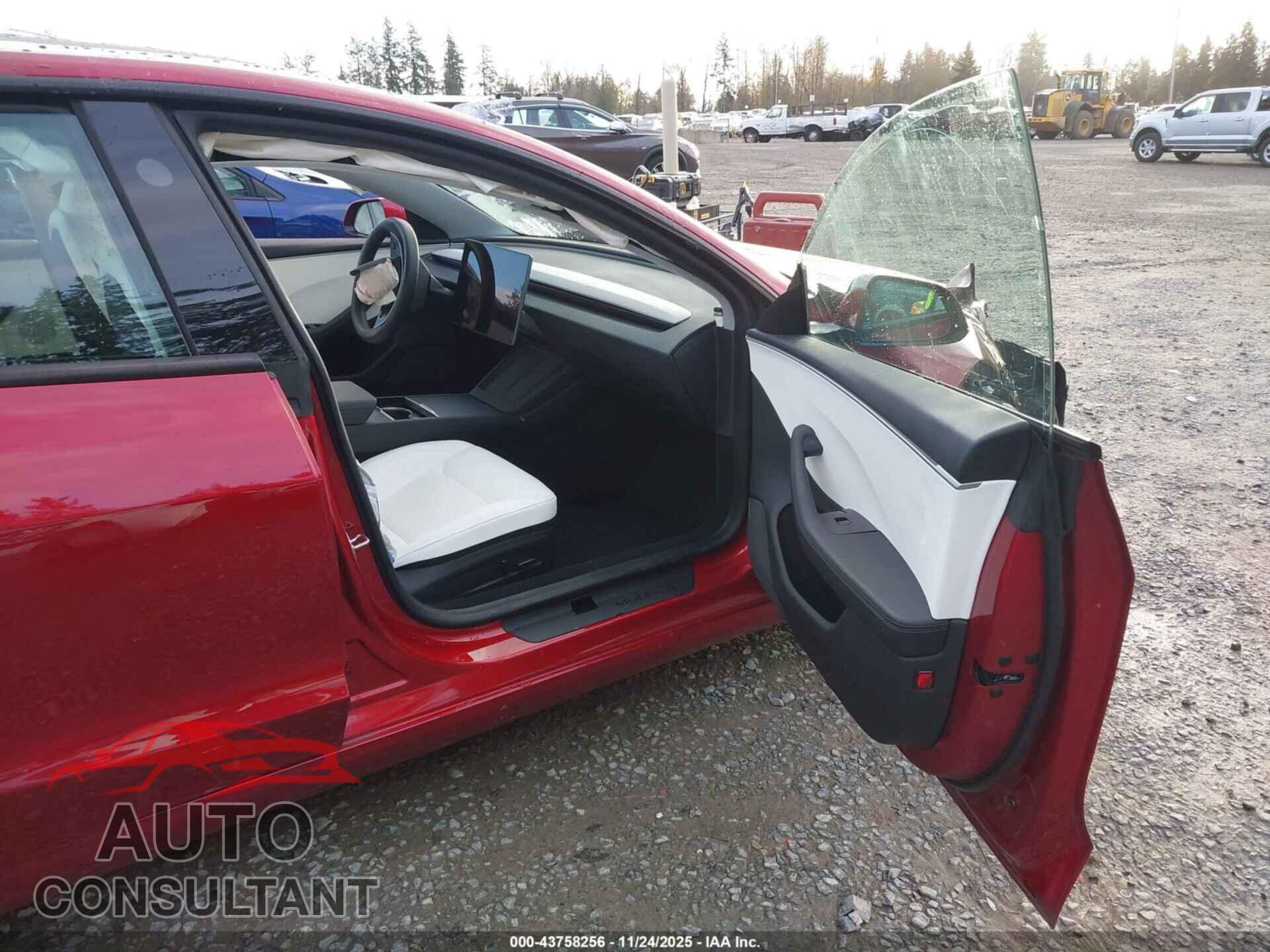 TESLA MODEL 3 2024 - 5YJ3E1EA9RF801868